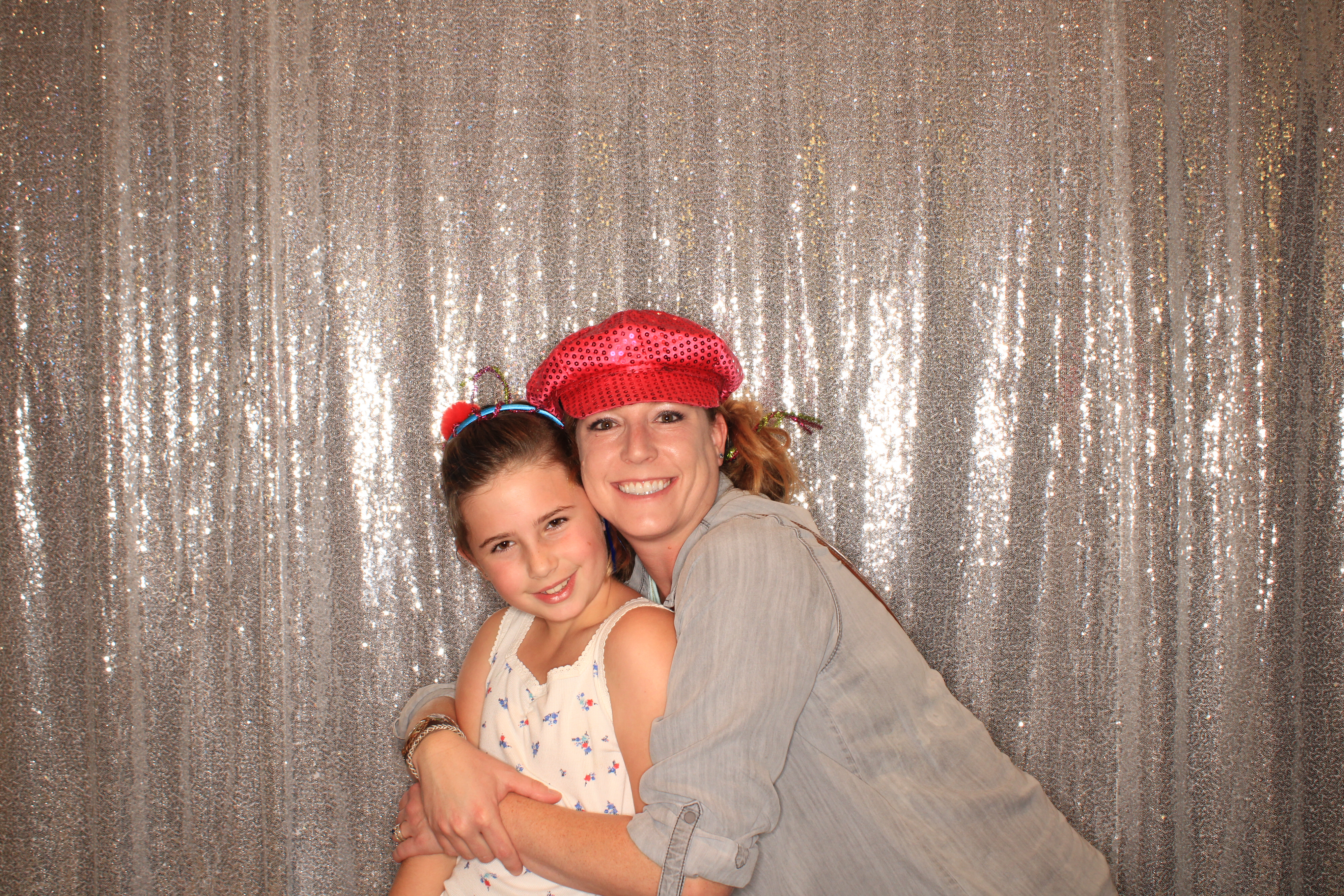 True Girl Tour | View more photos from the event at gallery.photoboothbillings.com/u/PhotoBoothBillings/True-Girl-Tour