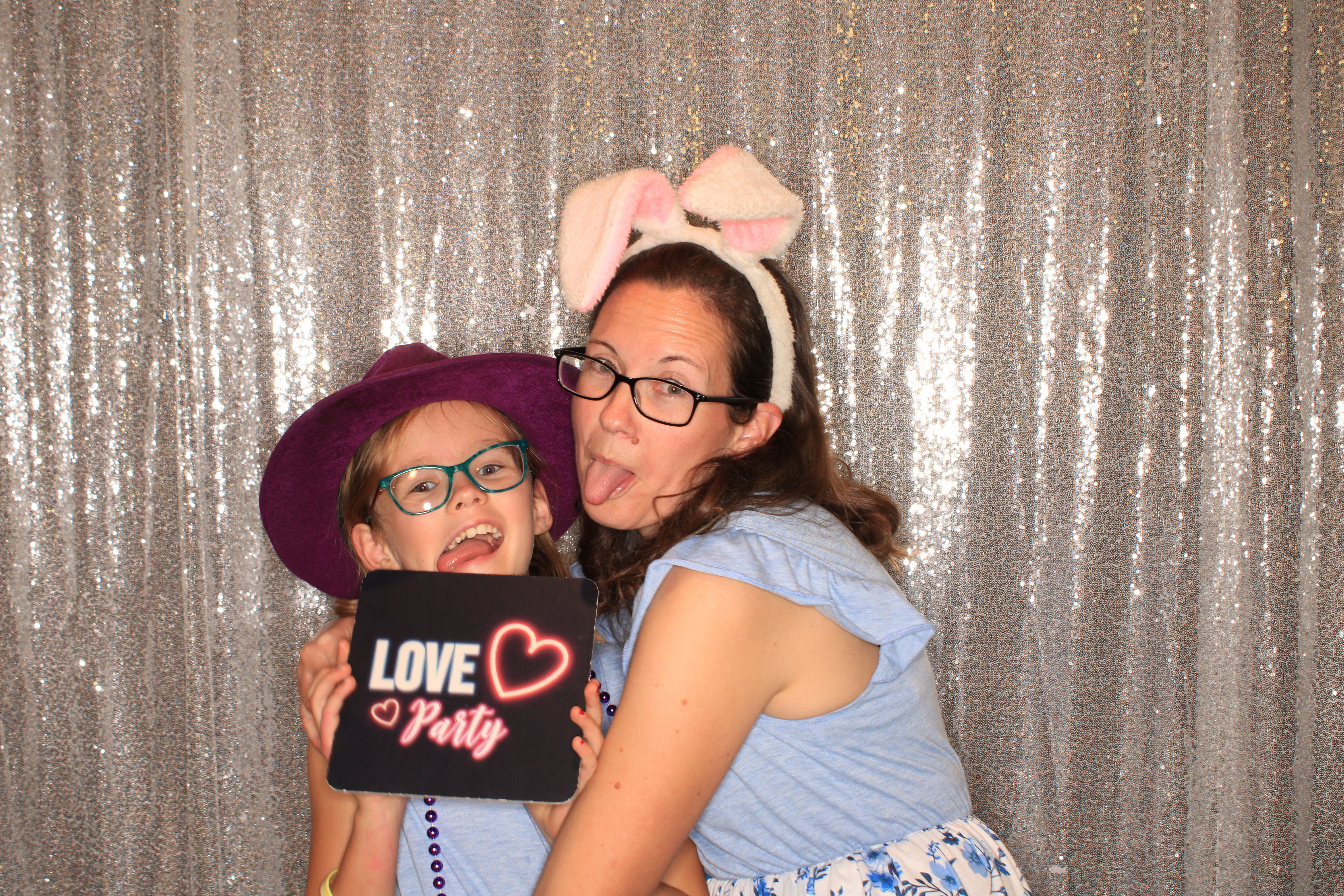 True Girl Tour | View more photos from the event at gallery.photoboothbillings.com/u/PhotoBoothBillings/True-Girl-Tour