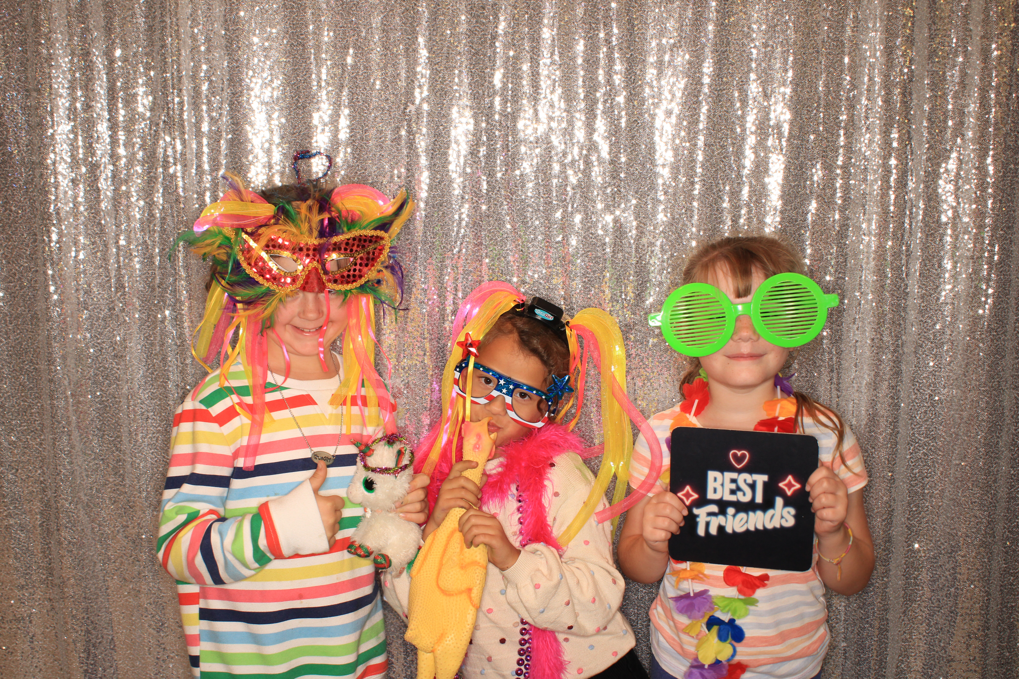True Girl Tour | View more photos from the event at gallery.photoboothbillings.com/u/PhotoBoothBillings/True-Girl-Tour