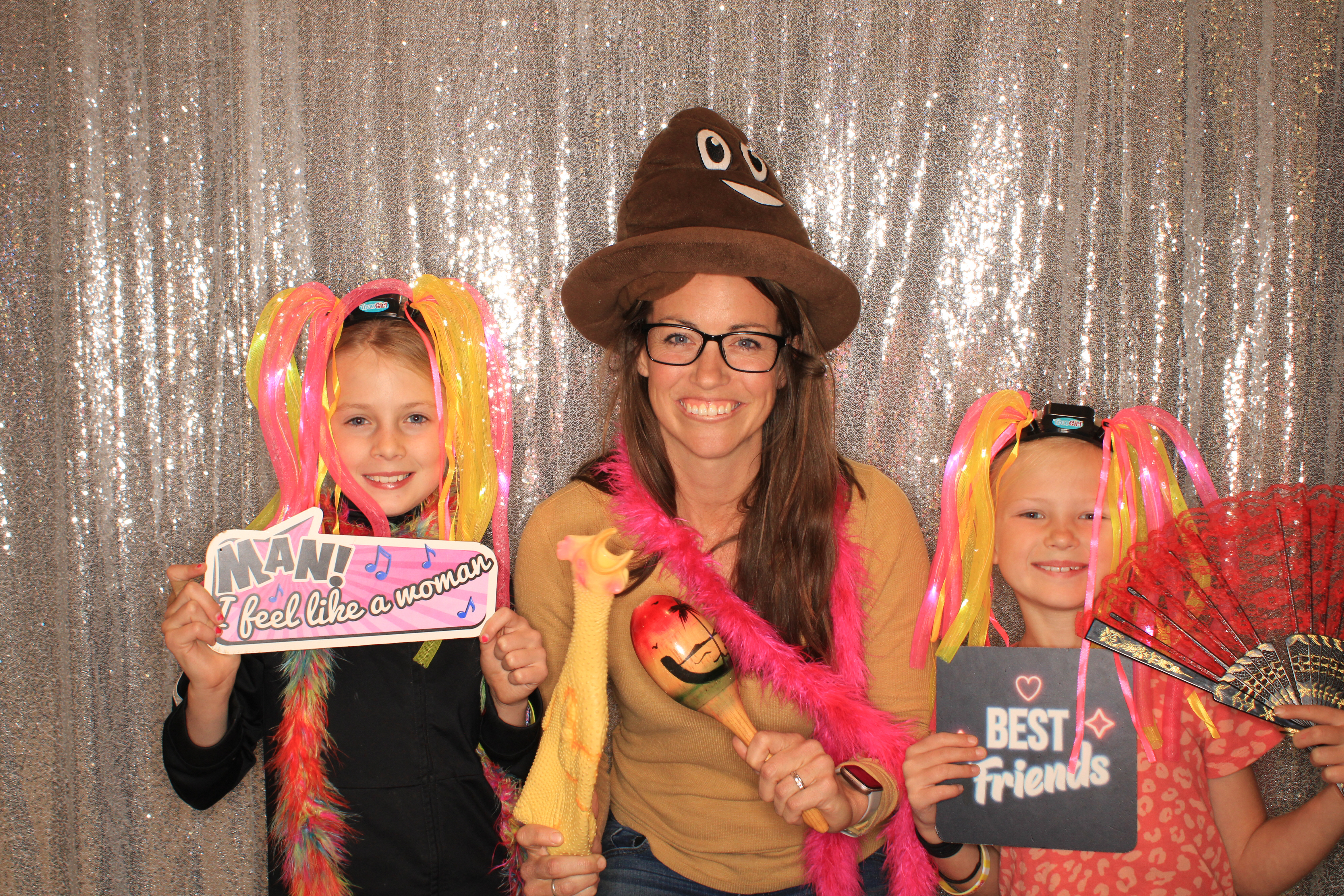 True Girl Tour | View more photos from the event at gallery.photoboothbillings.com/u/PhotoBoothBillings/True-Girl-Tour