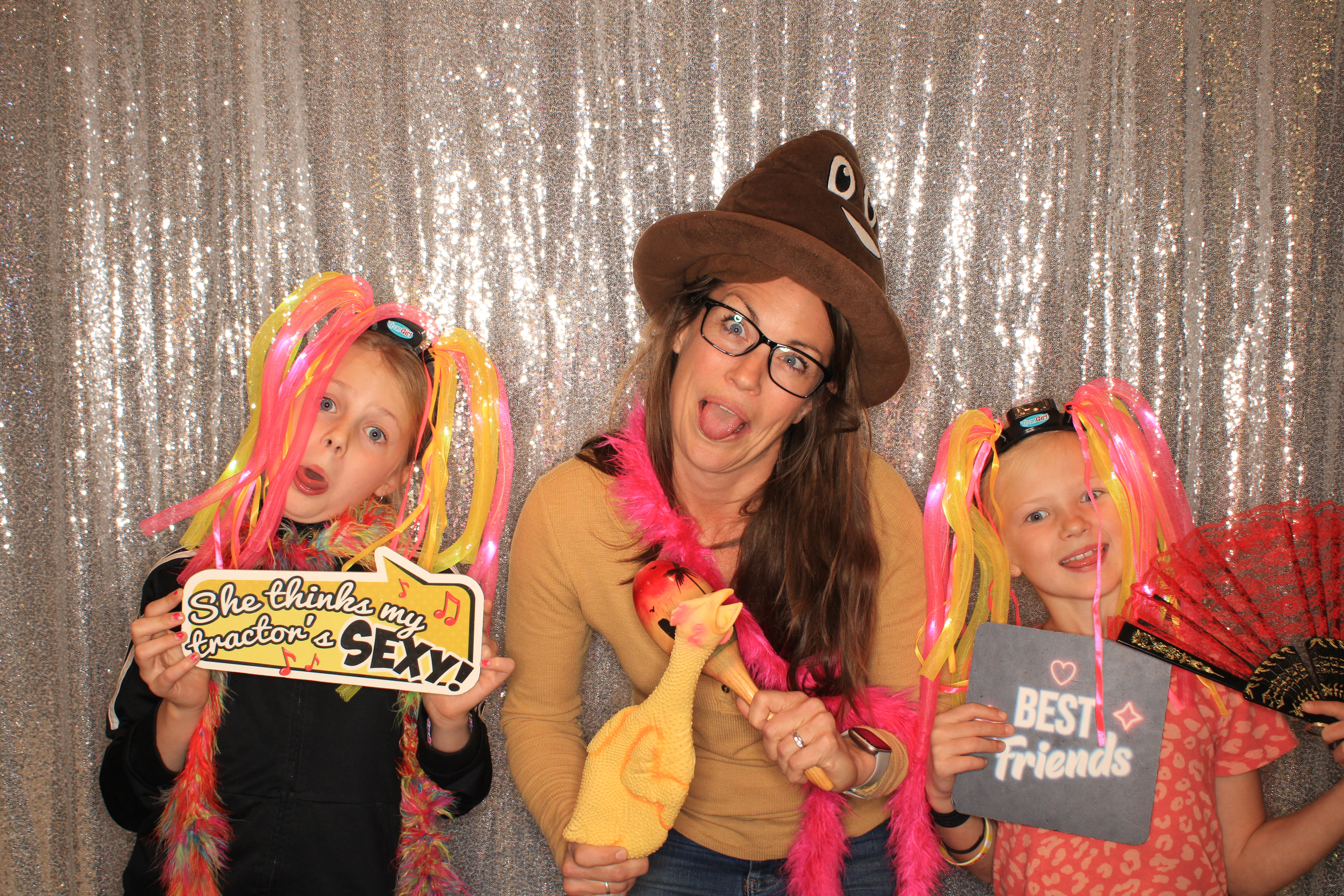 True Girl Tour | View more photos from the event at gallery.photoboothbillings.com/u/PhotoBoothBillings/True-Girl-Tour