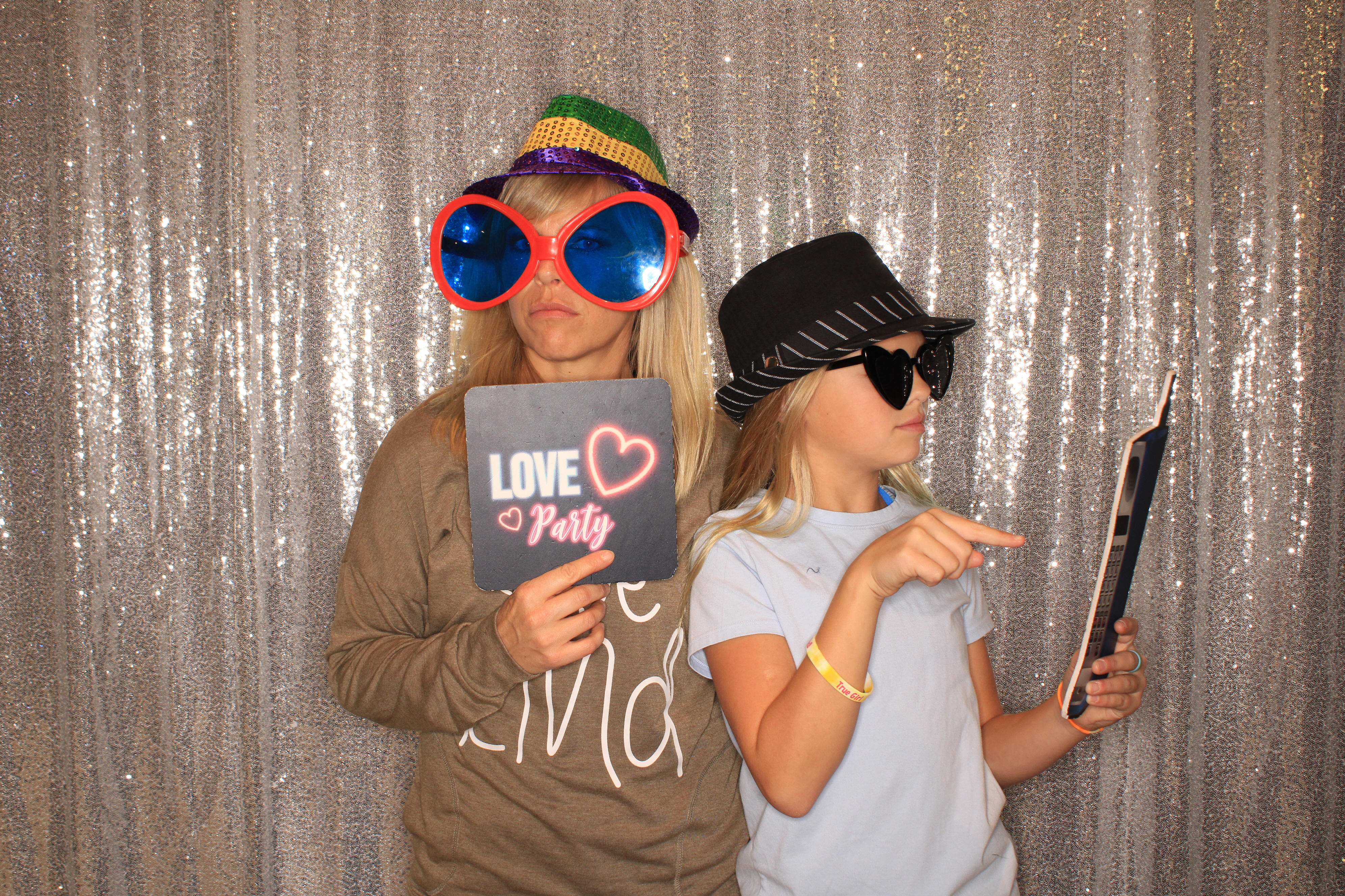 True Girl Tour | View more photos from the event at gallery.photoboothbillings.com/u/PhotoBoothBillings/True-Girl-Tour