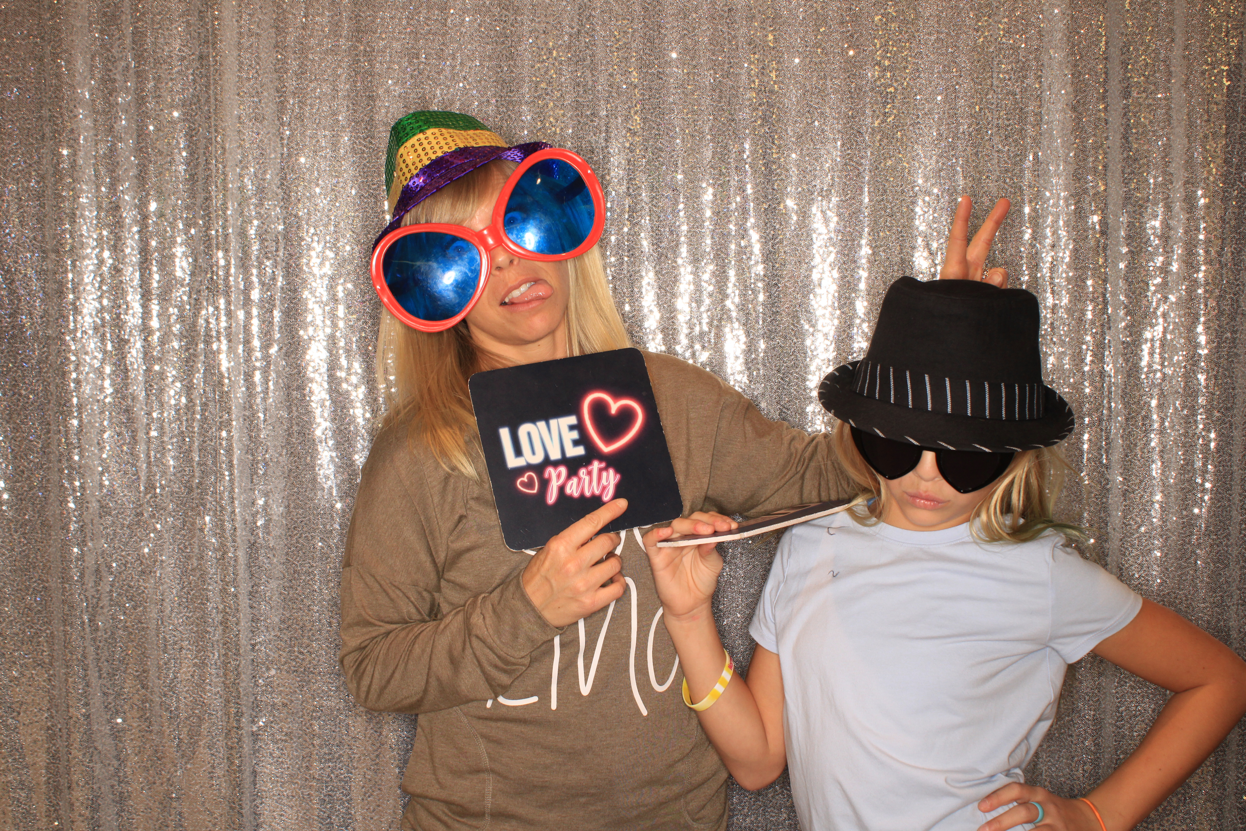 True Girl Tour | View more photos from the event at gallery.photoboothbillings.com/u/PhotoBoothBillings/True-Girl-Tour
