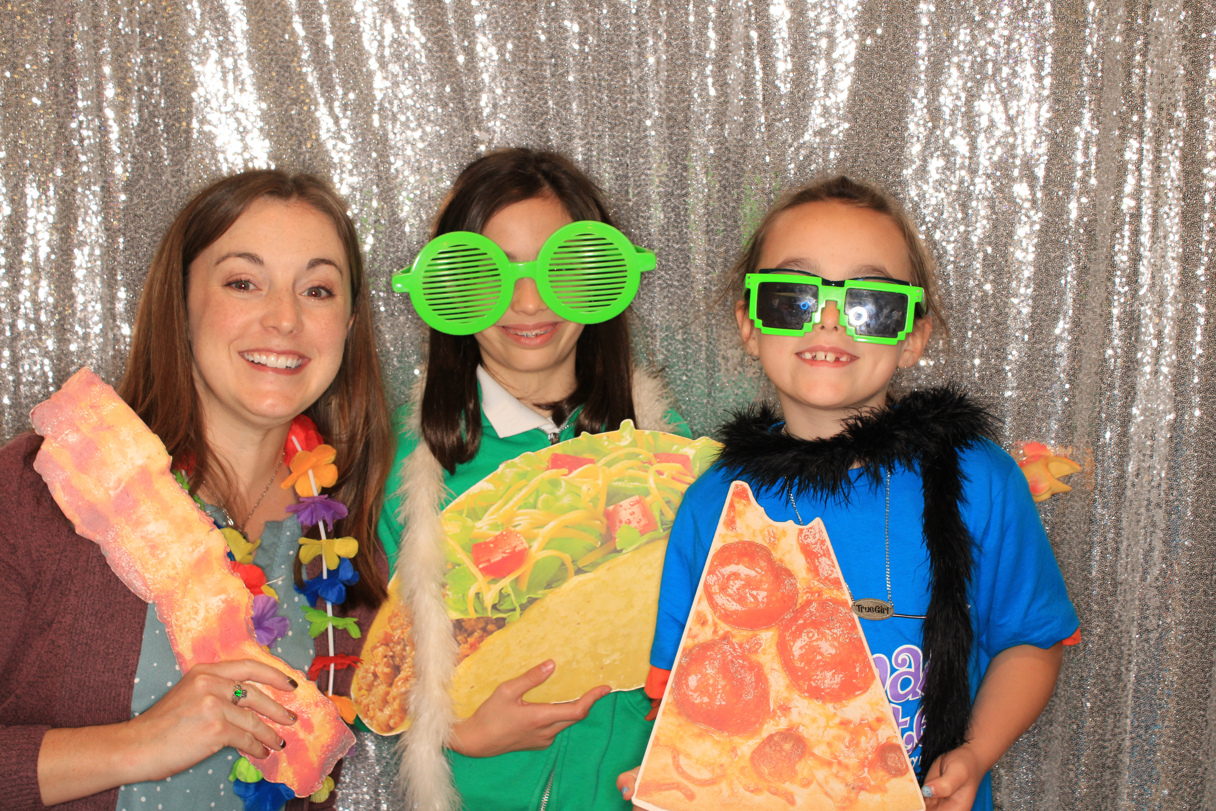 True Girl Tour | View more photos from the event at gallery.photoboothbillings.com/u/PhotoBoothBillings/True-Girl-Tour