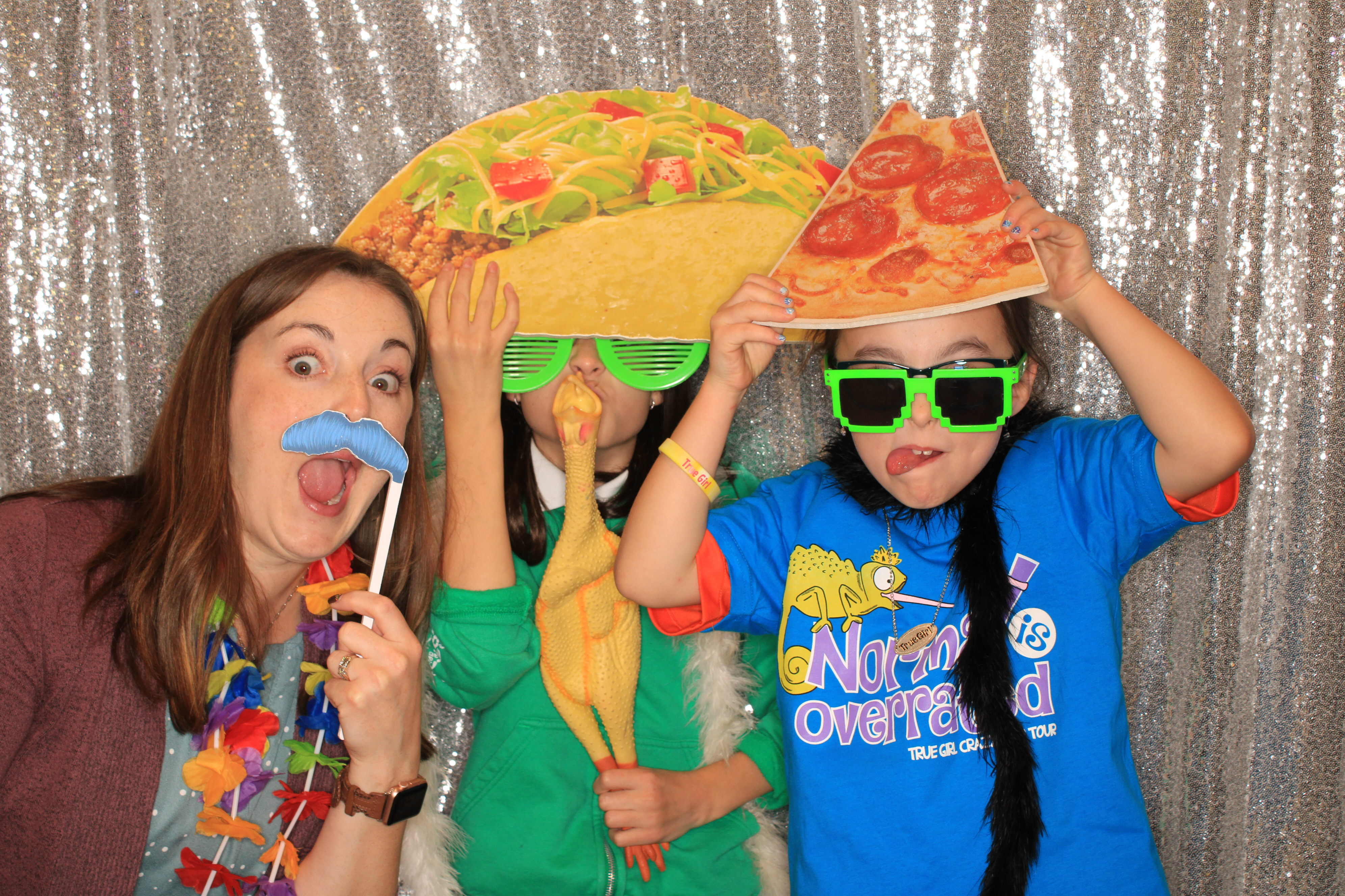 True Girl Tour | View more photos from the event at gallery.photoboothbillings.com/u/PhotoBoothBillings/True-Girl-Tour
