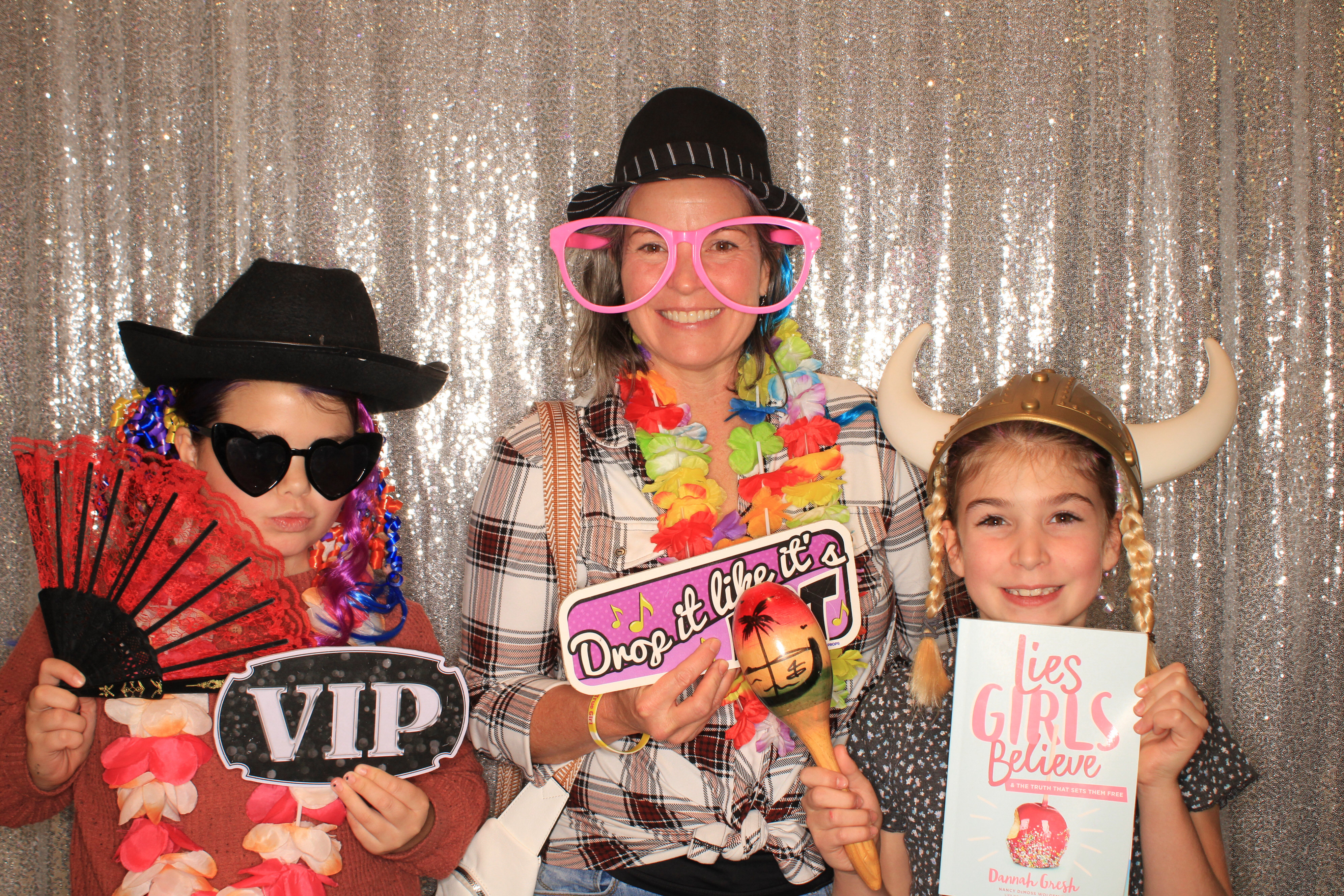 True Girl Tour | View more photos from the event at gallery.photoboothbillings.com/u/PhotoBoothBillings/True-Girl-Tour
