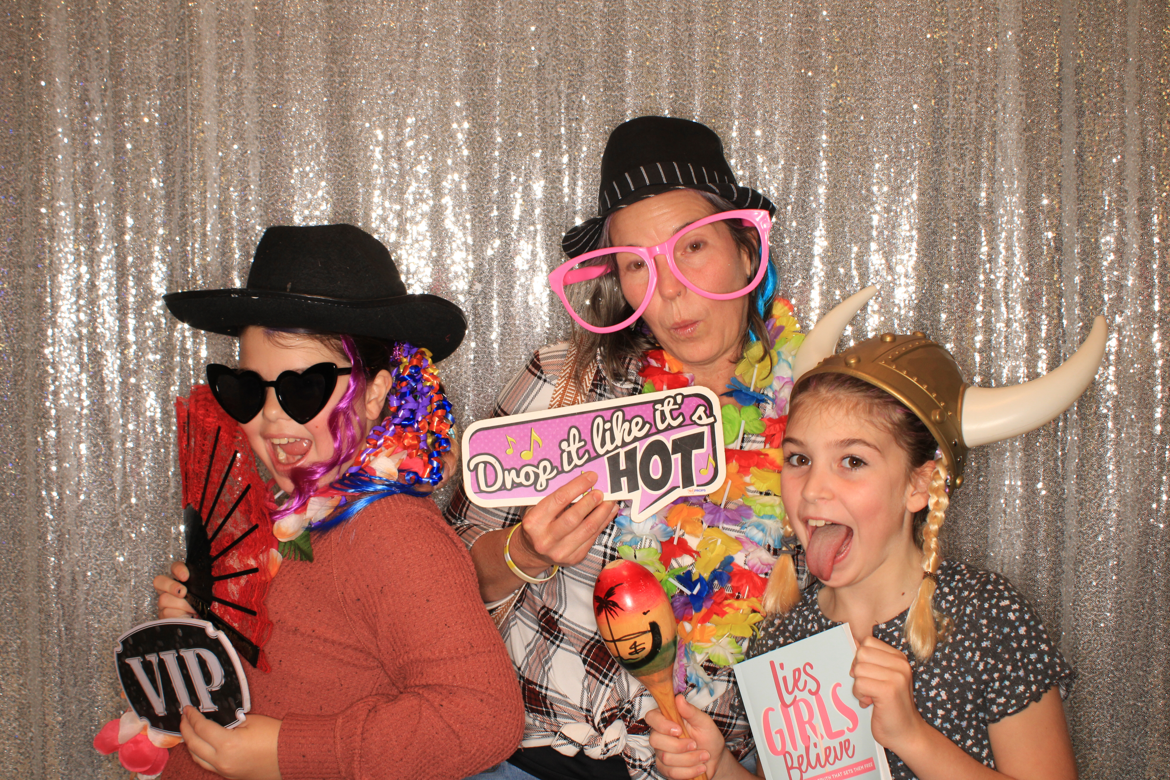 True Girl Tour | View more photos from the event at gallery.photoboothbillings.com/u/PhotoBoothBillings/True-Girl-Tour