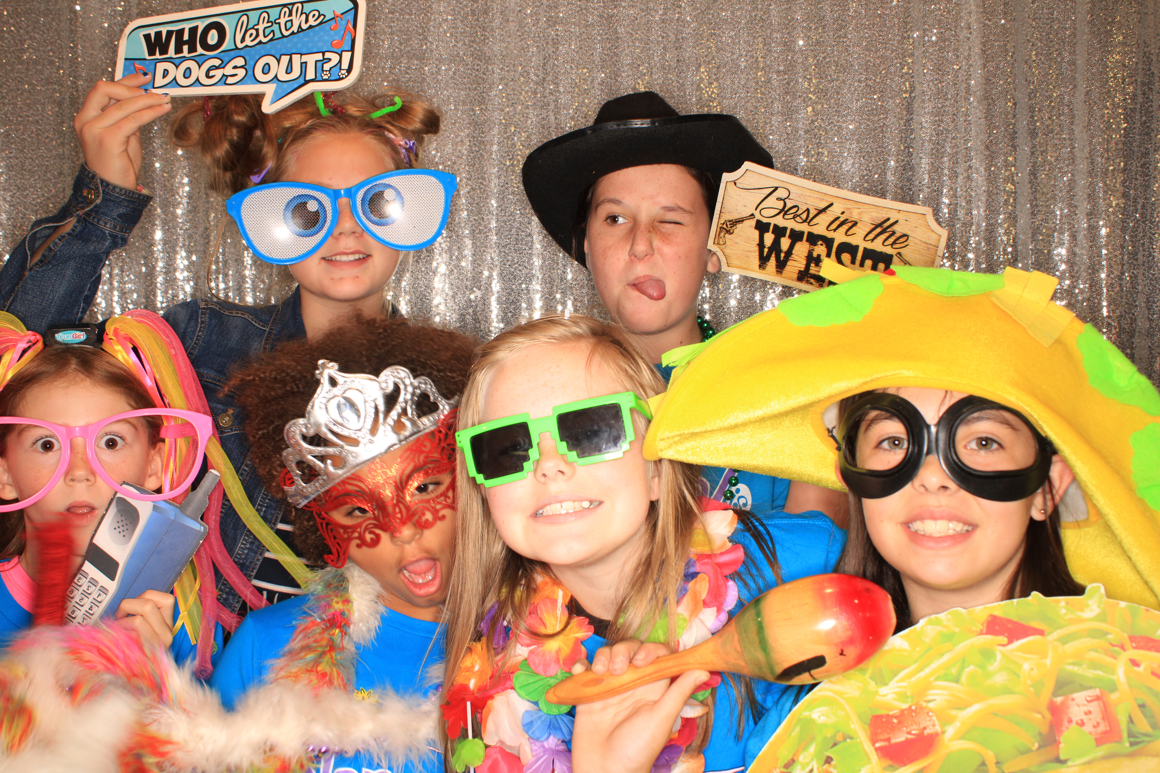 True Girl Tour | View more photos from the event at gallery.photoboothbillings.com/u/PhotoBoothBillings/True-Girl-Tour