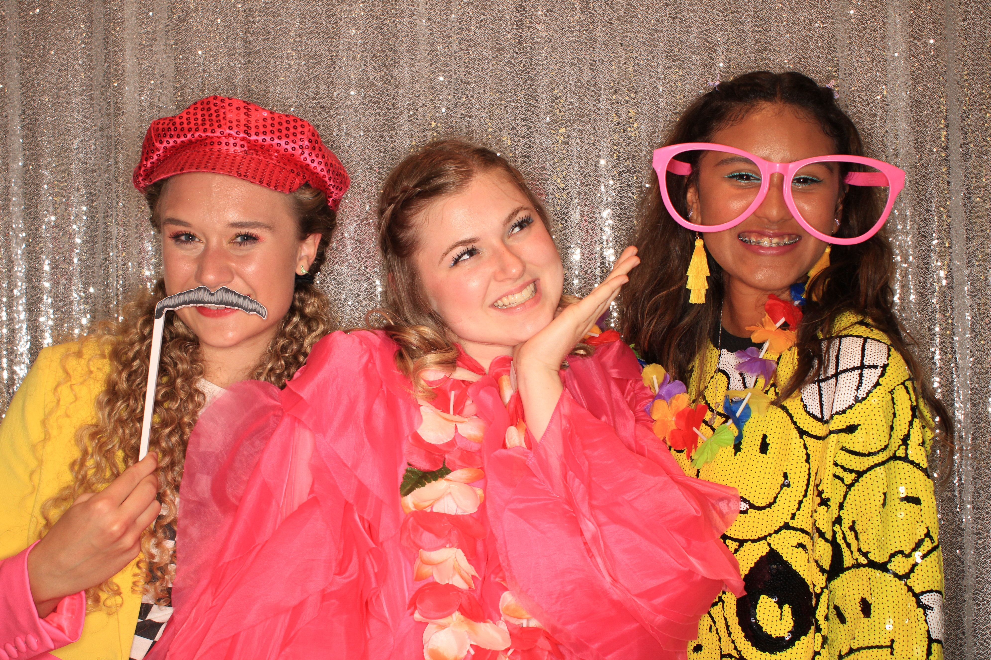 True Girl Tour | View more photos from the event at gallery.photoboothbillings.com/u/PhotoBoothBillings/True-Girl-Tour