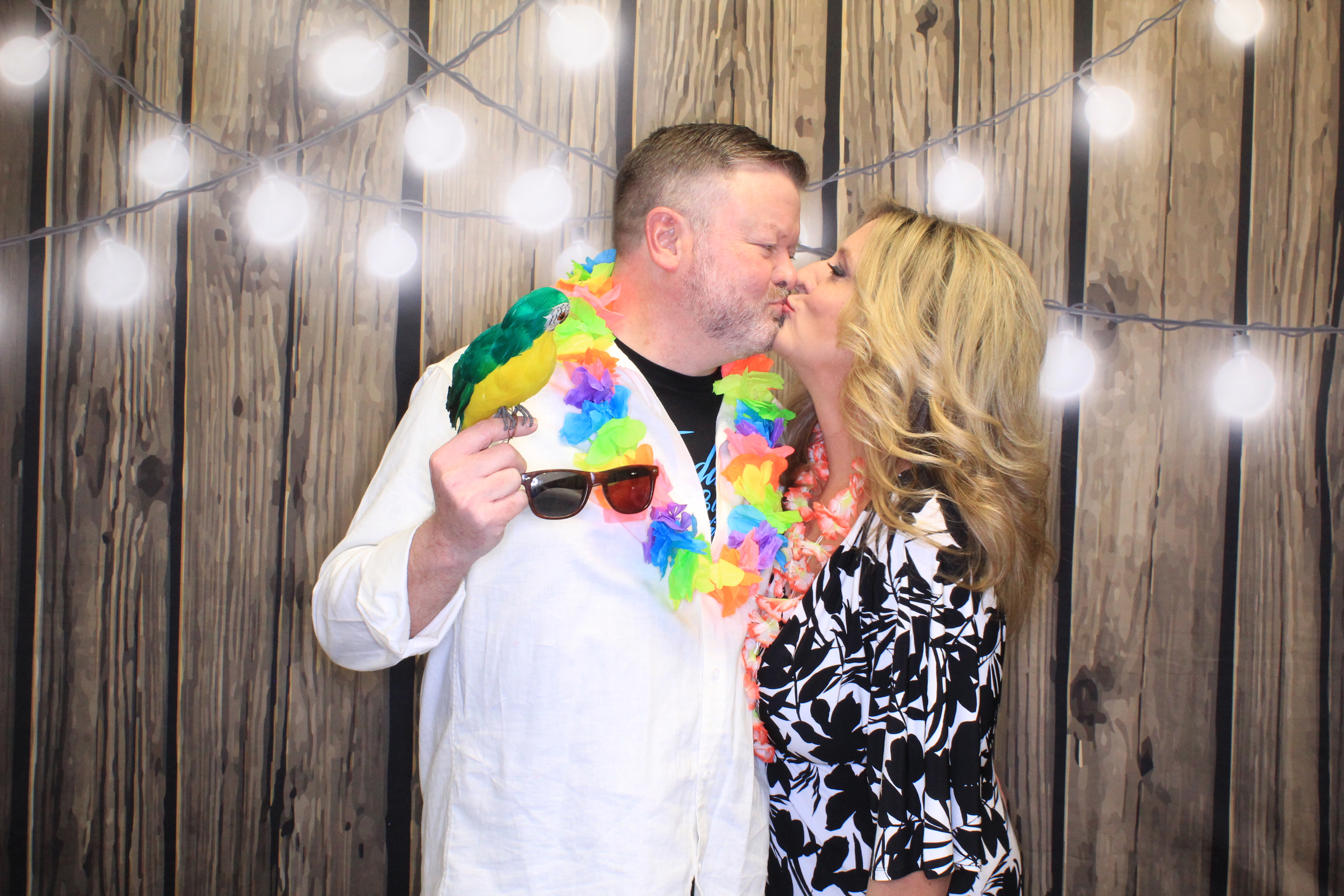 Cheeseburger in Paradise | View more photos from the event at gallery.photoboothbillings.com/u/PhotoBoothBillings/Cheeseburger-in-Paradise