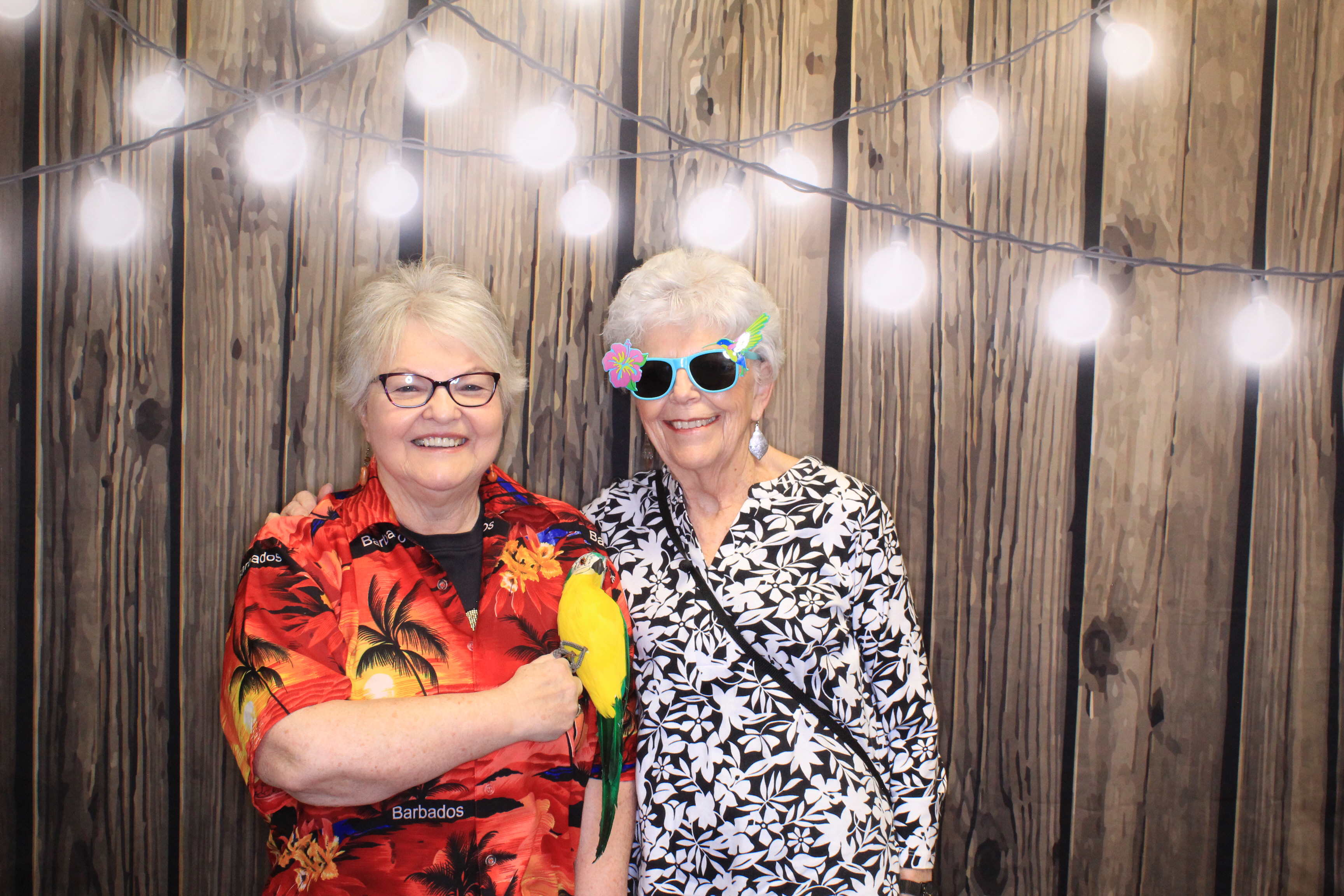 Cheeseburger in Paradise | View more photos from the event at gallery.photoboothbillings.com/u/PhotoBoothBillings/Cheeseburger-in-Paradise