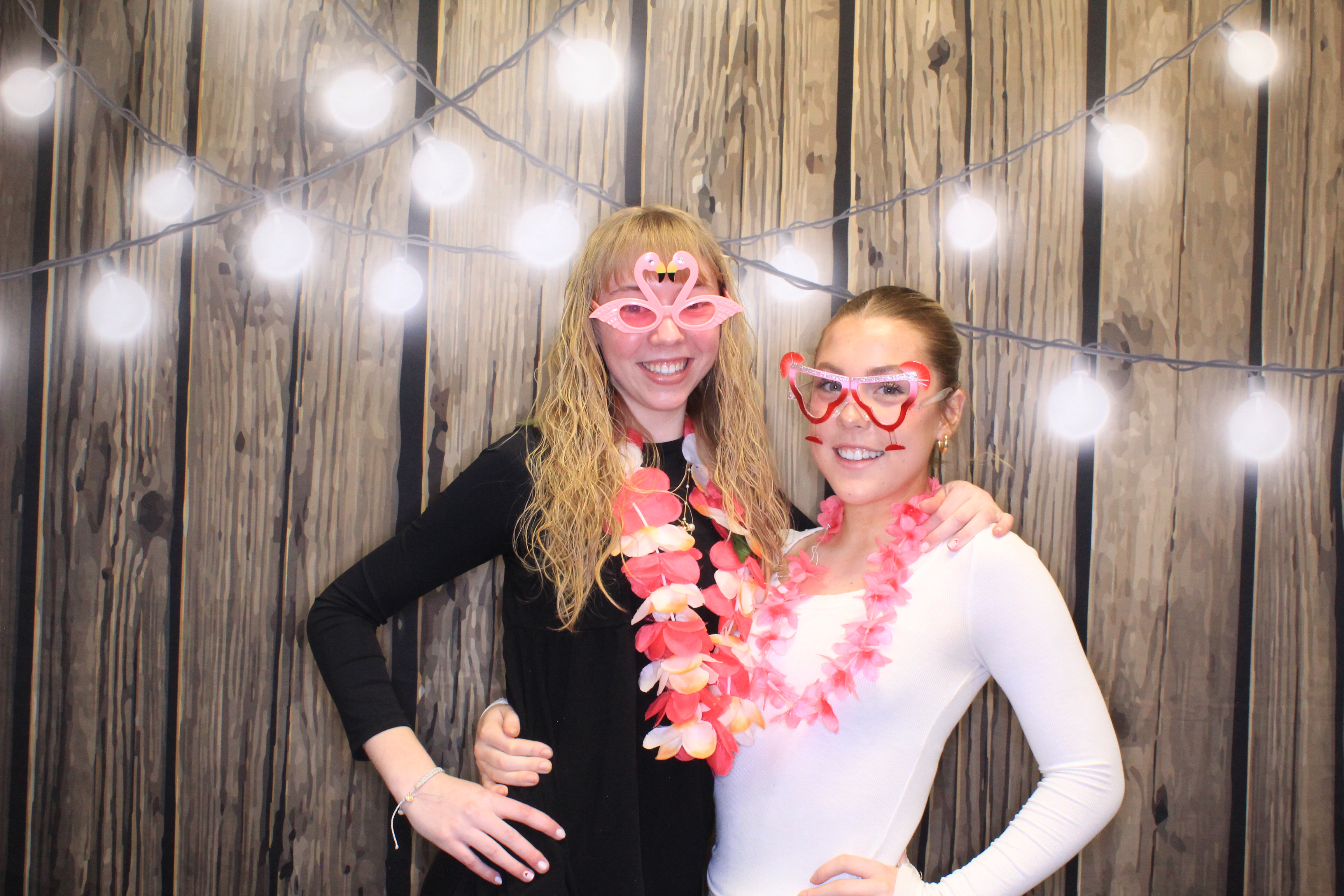 Cheeseburger in Paradise | View more photos from the event at gallery.photoboothbillings.com/u/PhotoBoothBillings/Cheeseburger-in-Paradise