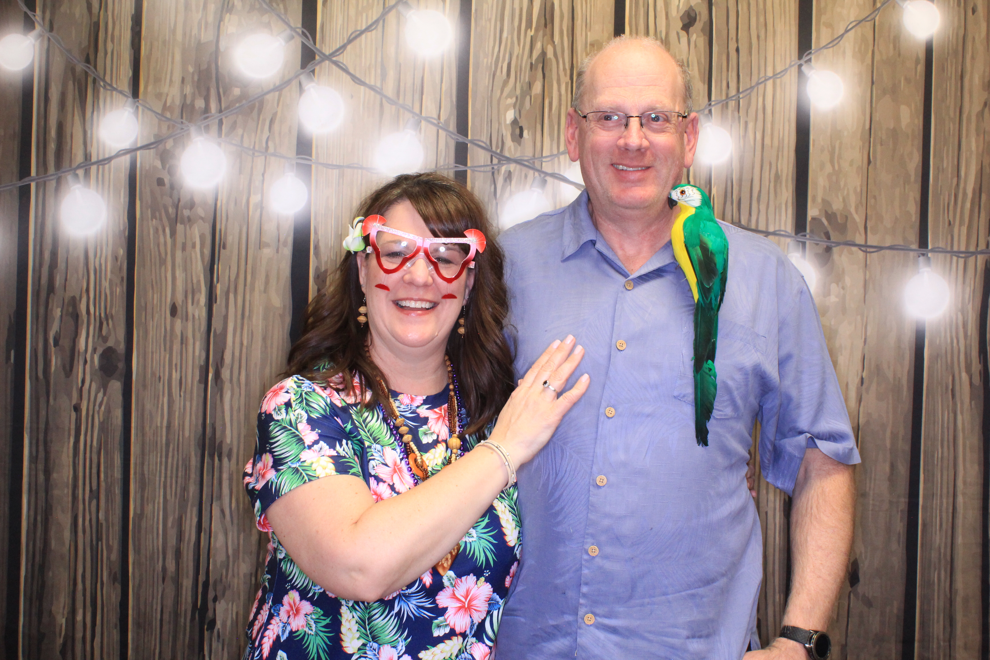 Cheeseburger in Paradise | View more photos from the event at gallery.photoboothbillings.com/u/PhotoBoothBillings/Cheeseburger-in-Paradise
