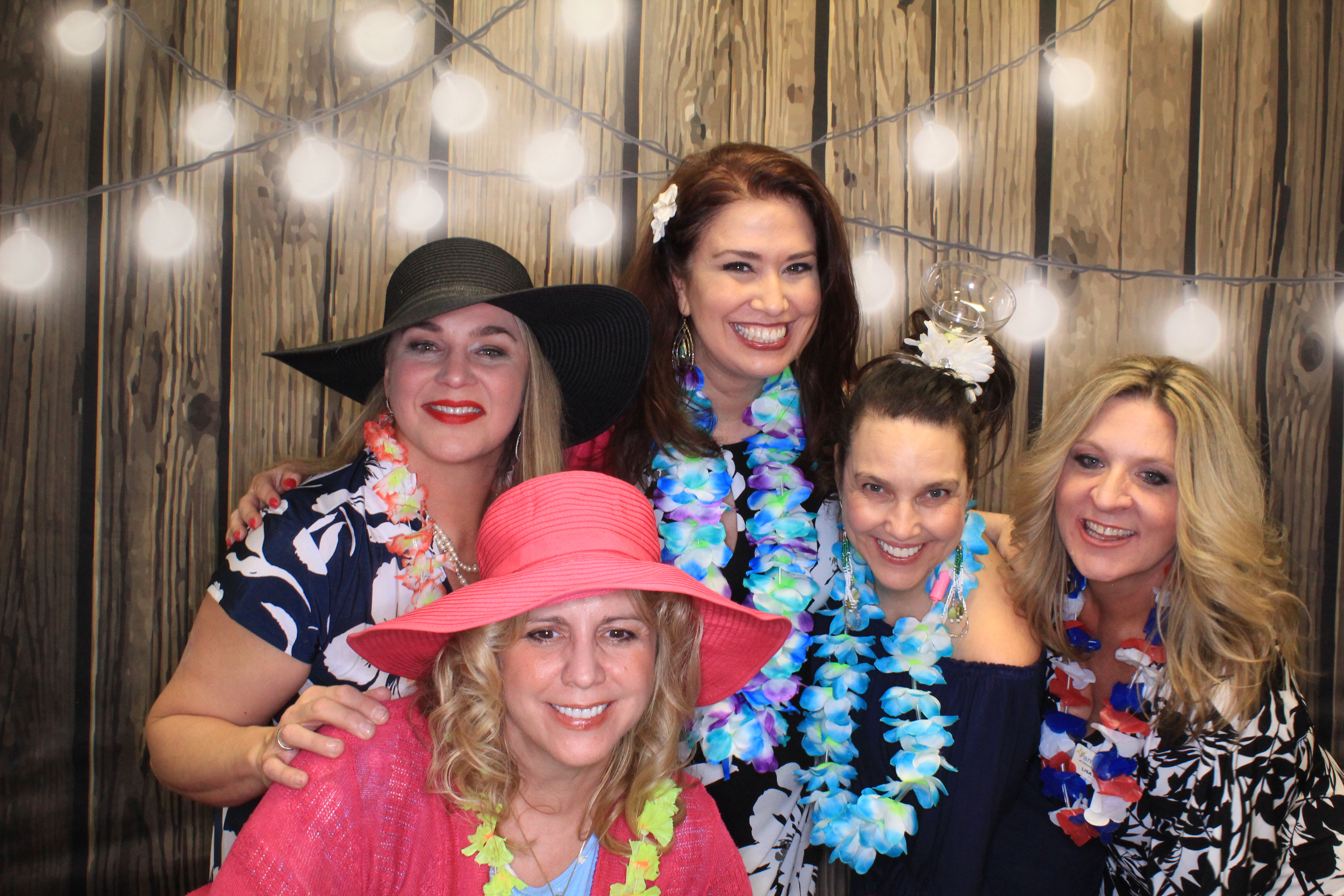 Cheeseburger in Paradise | View more photos from the event at gallery.photoboothbillings.com/u/PhotoBoothBillings/Cheeseburger-in-Paradise