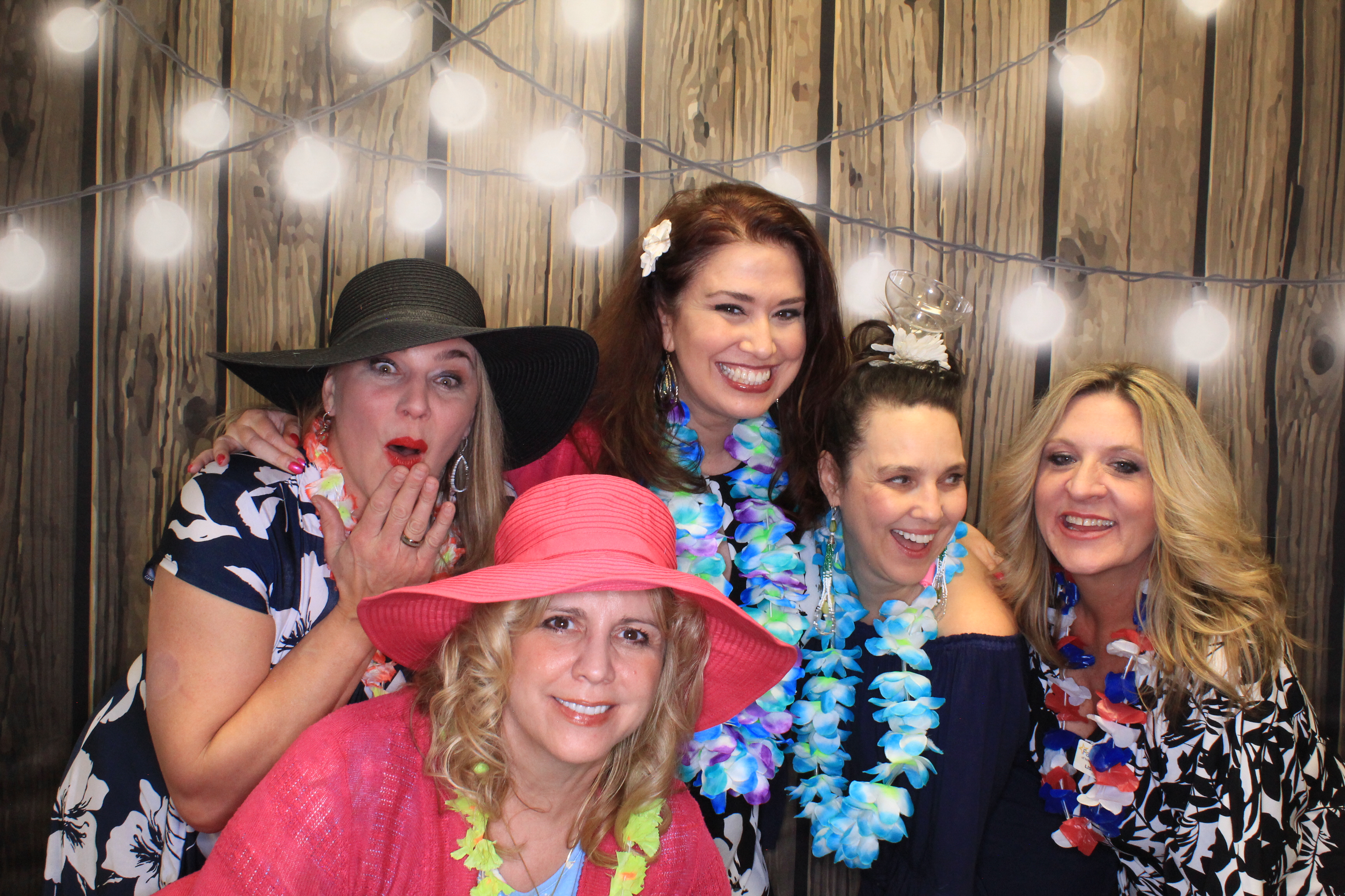 Cheeseburger in Paradise | View more photos from the event at gallery.photoboothbillings.com/u/PhotoBoothBillings/Cheeseburger-in-Paradise
