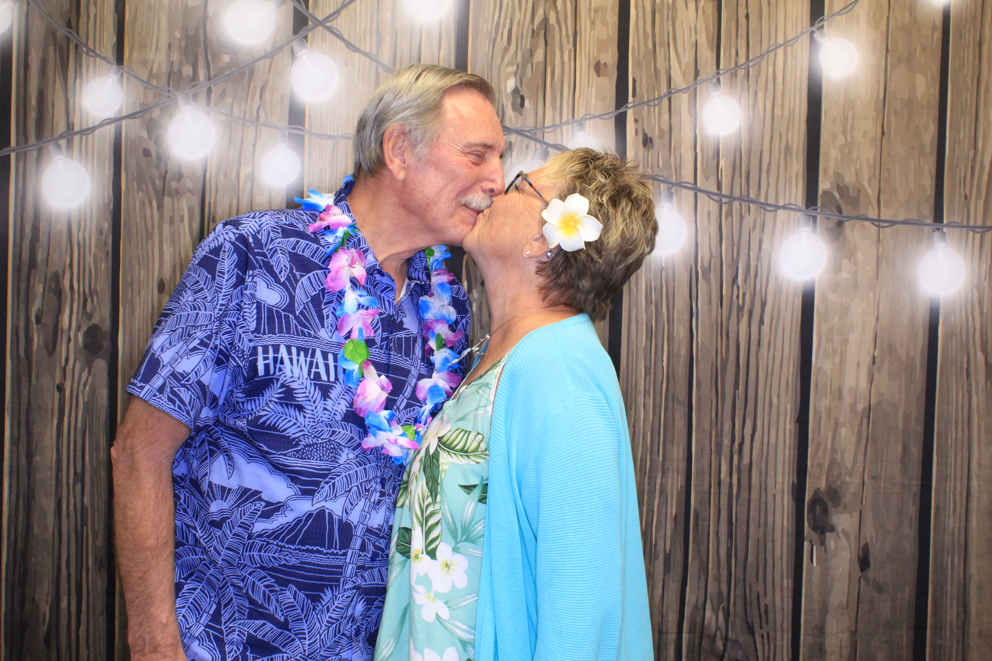Cheeseburger in Paradise | View more photos from the event at gallery.photoboothbillings.com/u/PhotoBoothBillings/Cheeseburger-in-Paradise