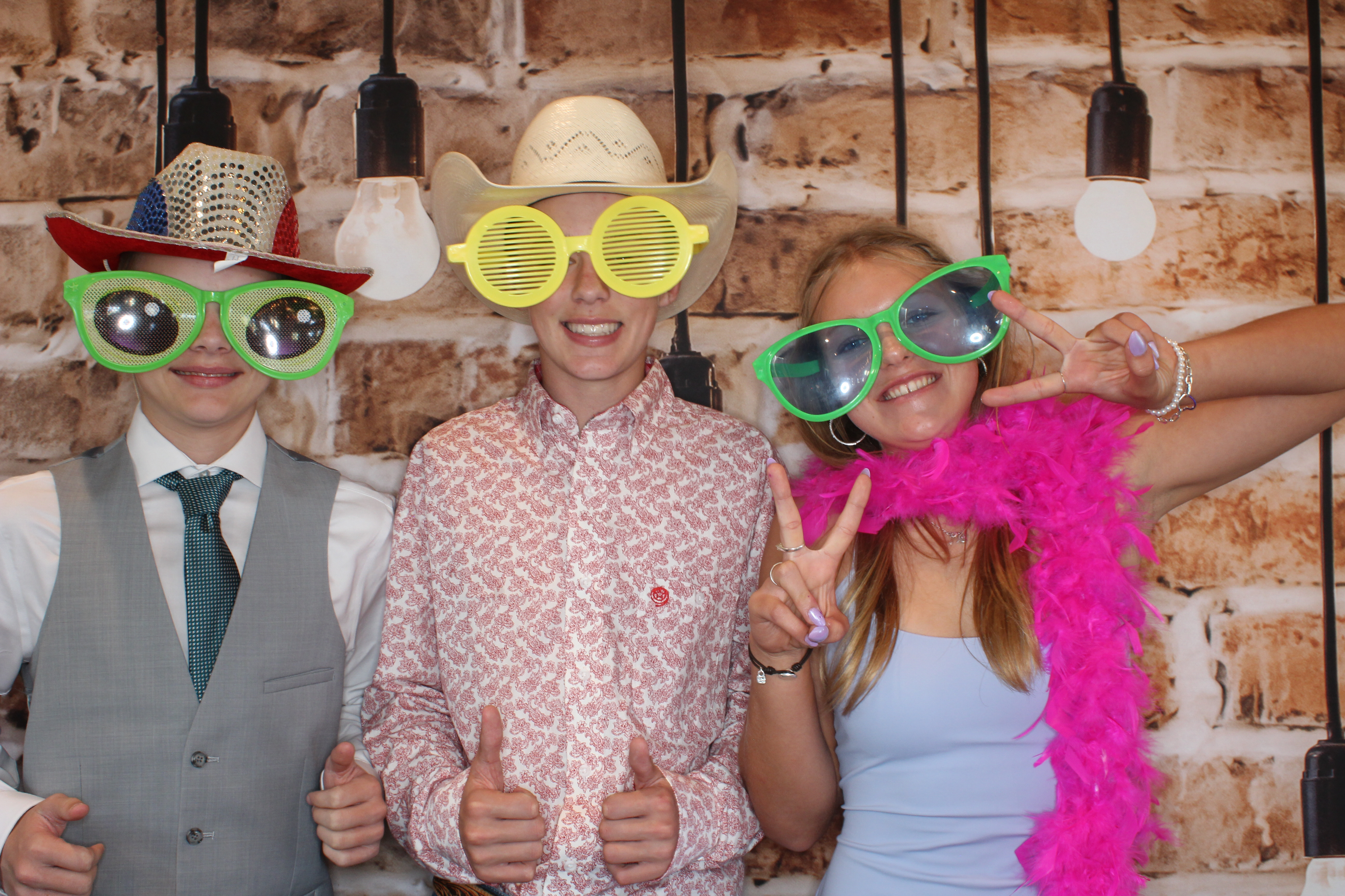 Elyse and Nate's Wedding | View more photos from the event at gallery.photoboothbillings.com/u/PhotoBoothBillings/Elyse-and-Nates-Wedding