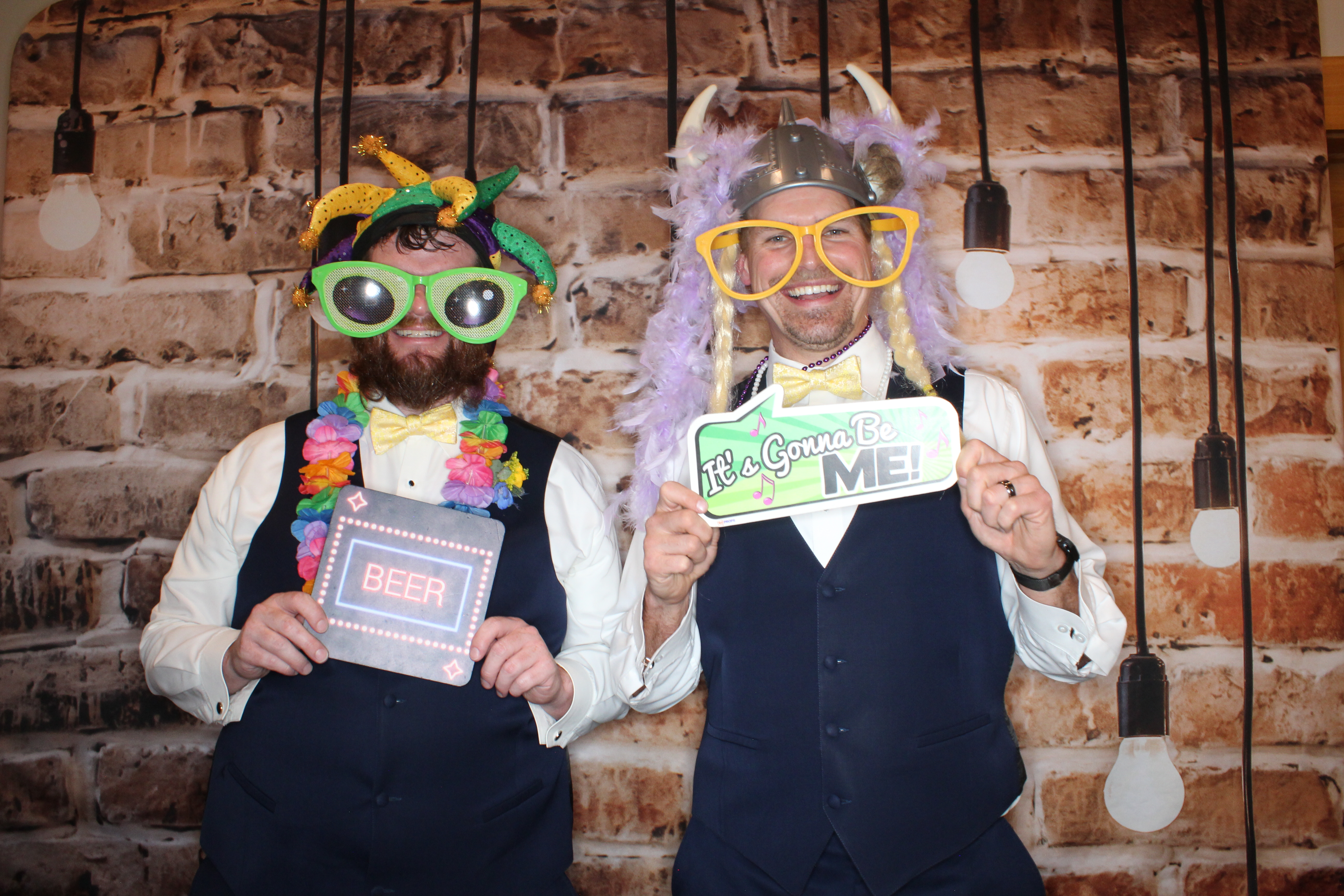 Elyse and Nate's Wedding | View more photos from the event at gallery.photoboothbillings.com/u/PhotoBoothBillings/Elyse-and-Nates-Wedding