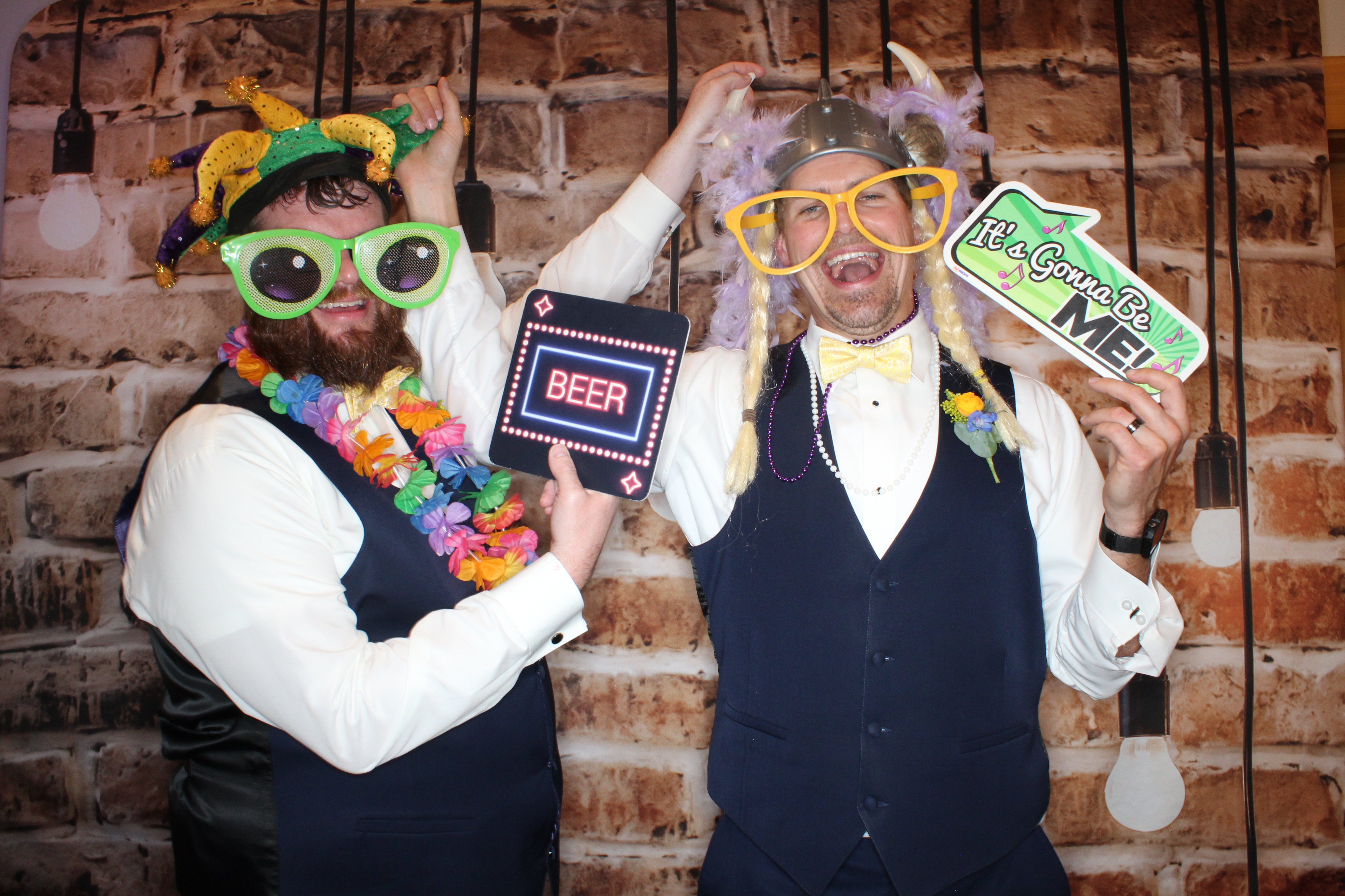 Elyse and Nate's Wedding | View more photos from the event at gallery.photoboothbillings.com/u/PhotoBoothBillings/Elyse-and-Nates-Wedding