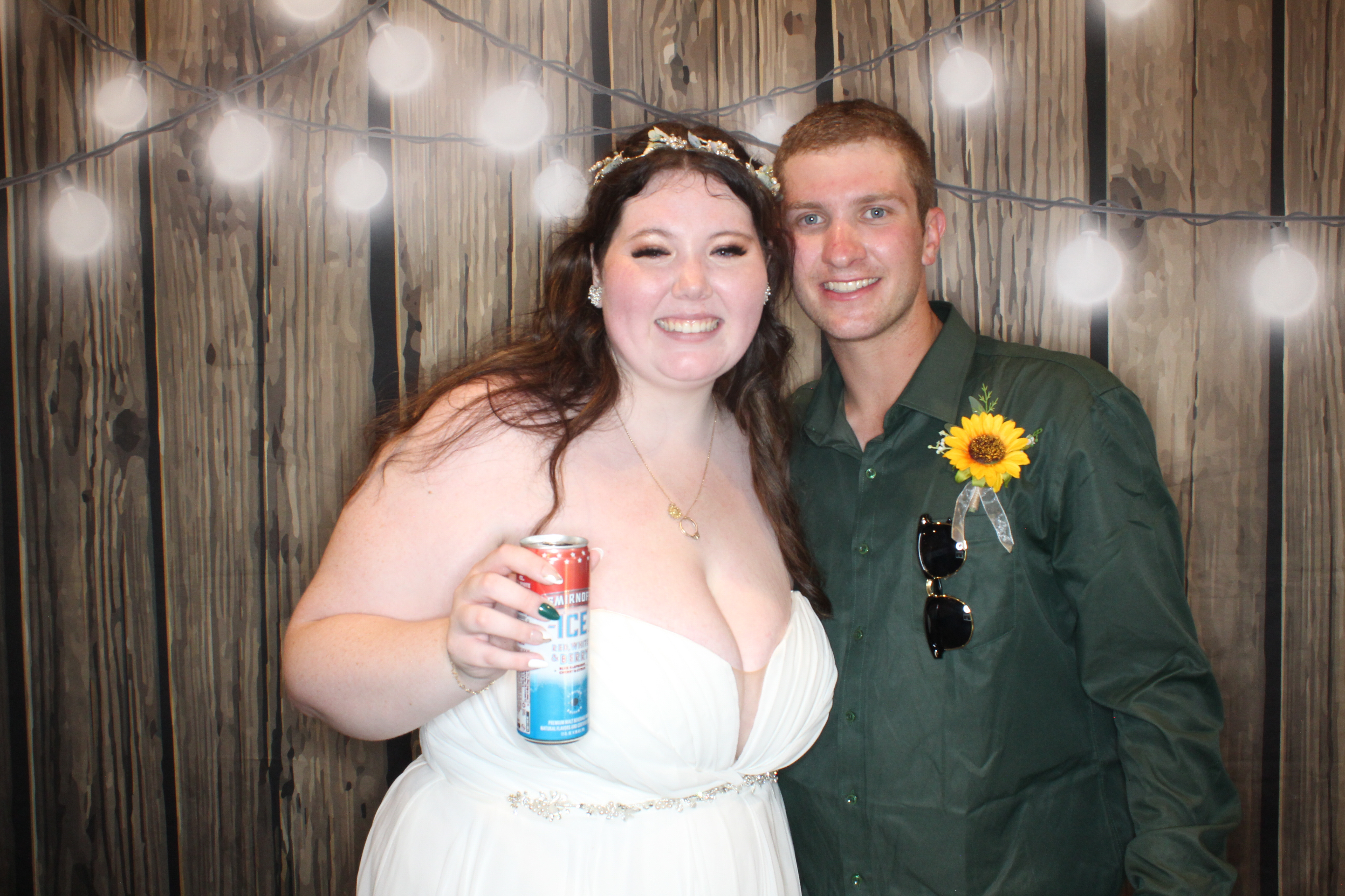 Kayleigh and Dalton's Wedding | View more photos from the event at gallery.photoboothbillings.com/u/PhotoBoothBillings/Kayleigh-and-Daltons-Wedding