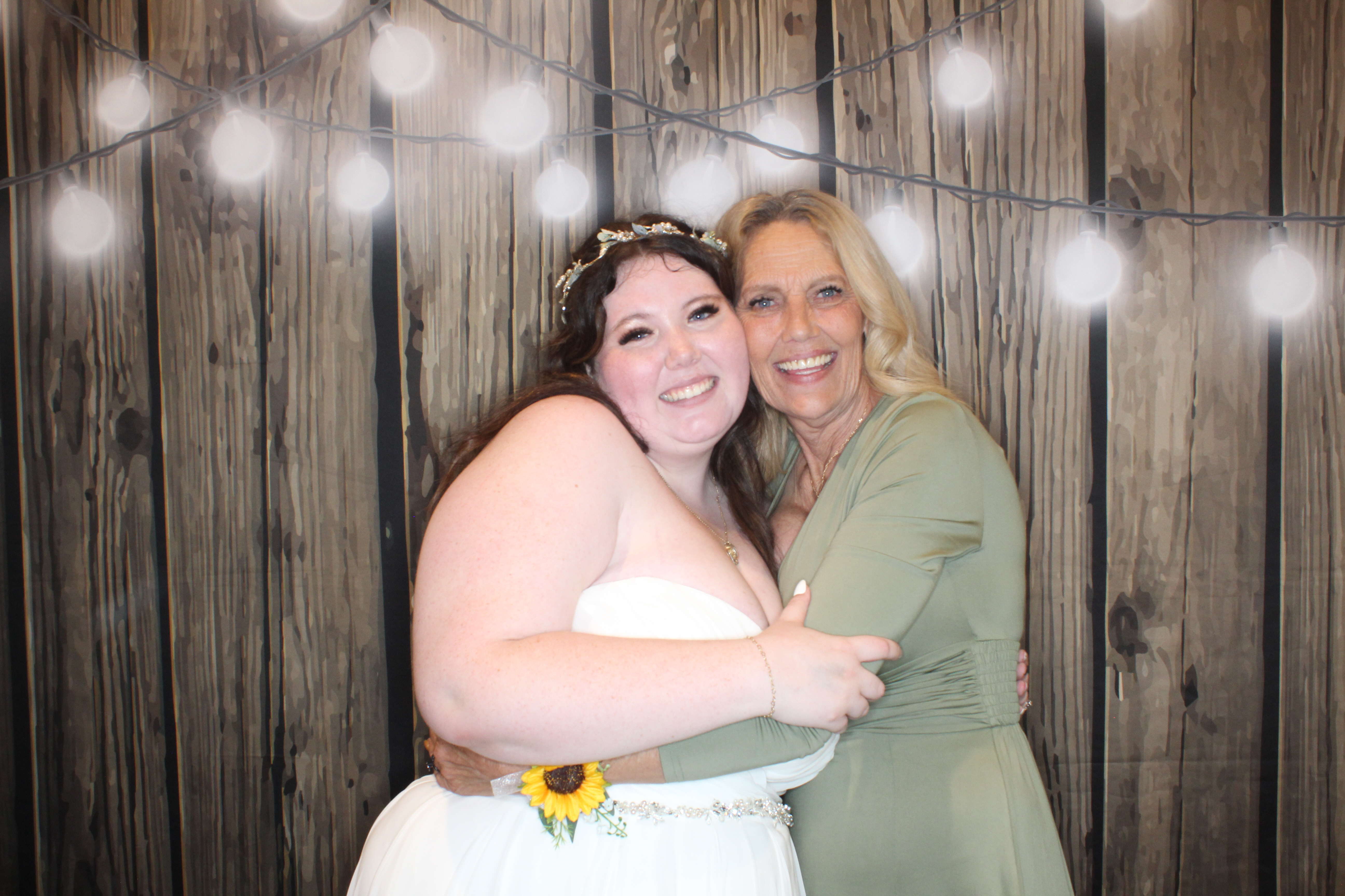 Kayleigh and Dalton's Wedding | View more photos from the event at gallery.photoboothbillings.com/u/PhotoBoothBillings/Kayleigh-and-Daltons-Wedding