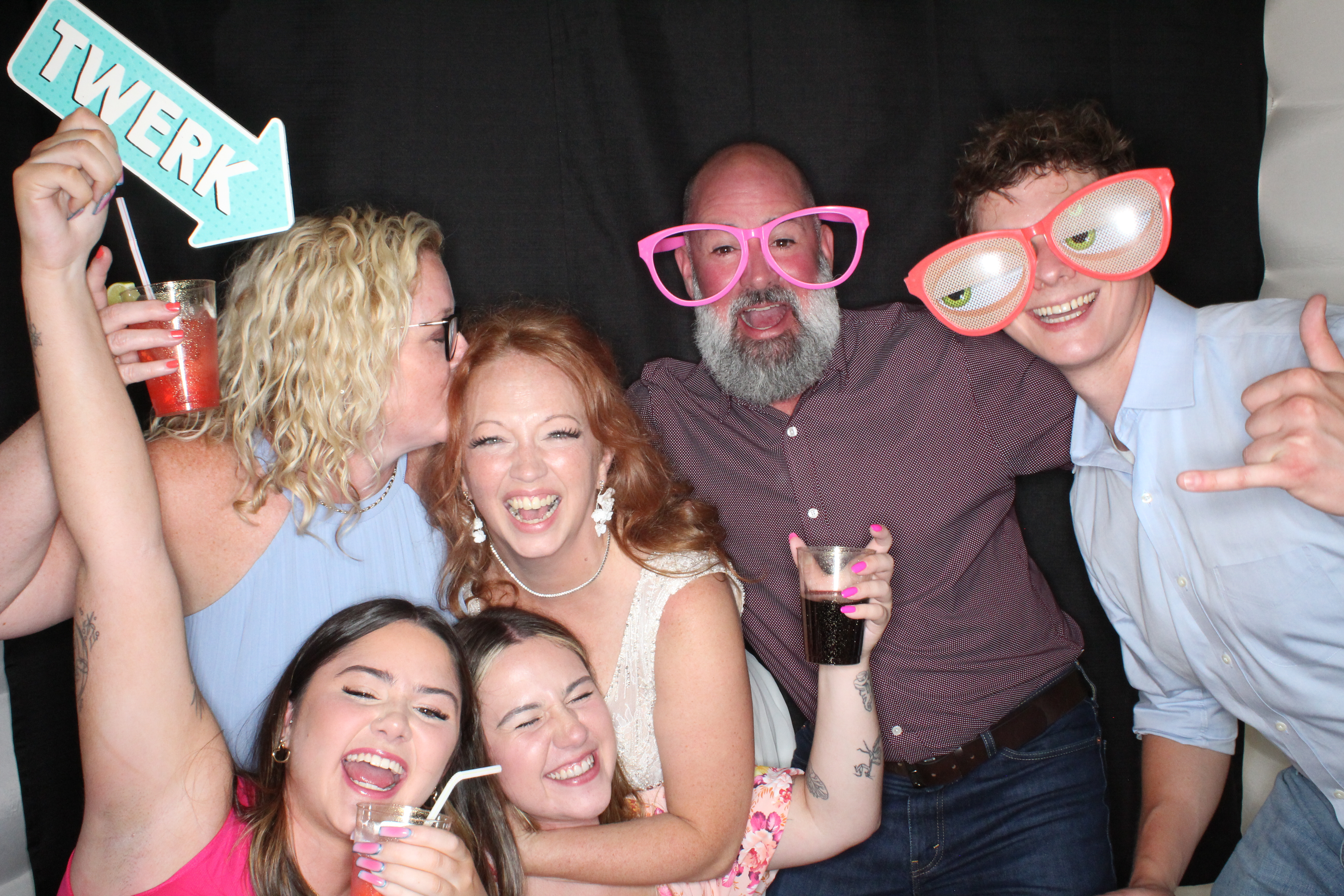 Larry and Kristi's Wedding | View more photos from the event at gallery.photoboothbillings.com/u/PhotoBoothBillings/Larry-and-Kristis-Wedding