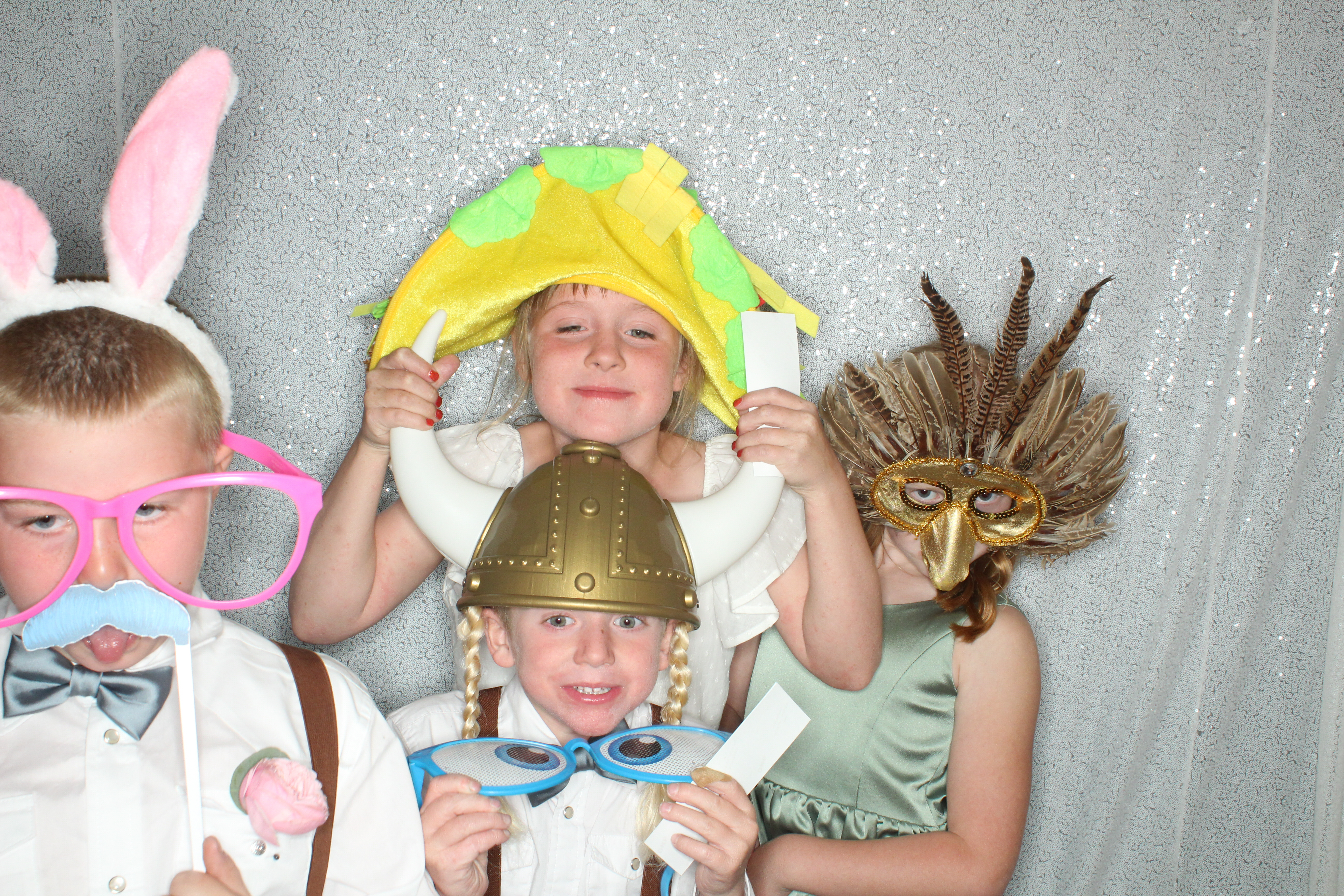 Melissa and Zack's Wedding | View more photos from the event at gallery.photoboothbillings.com/u/PhotoBoothBillings/Melissa-and-Zacks-Wedding