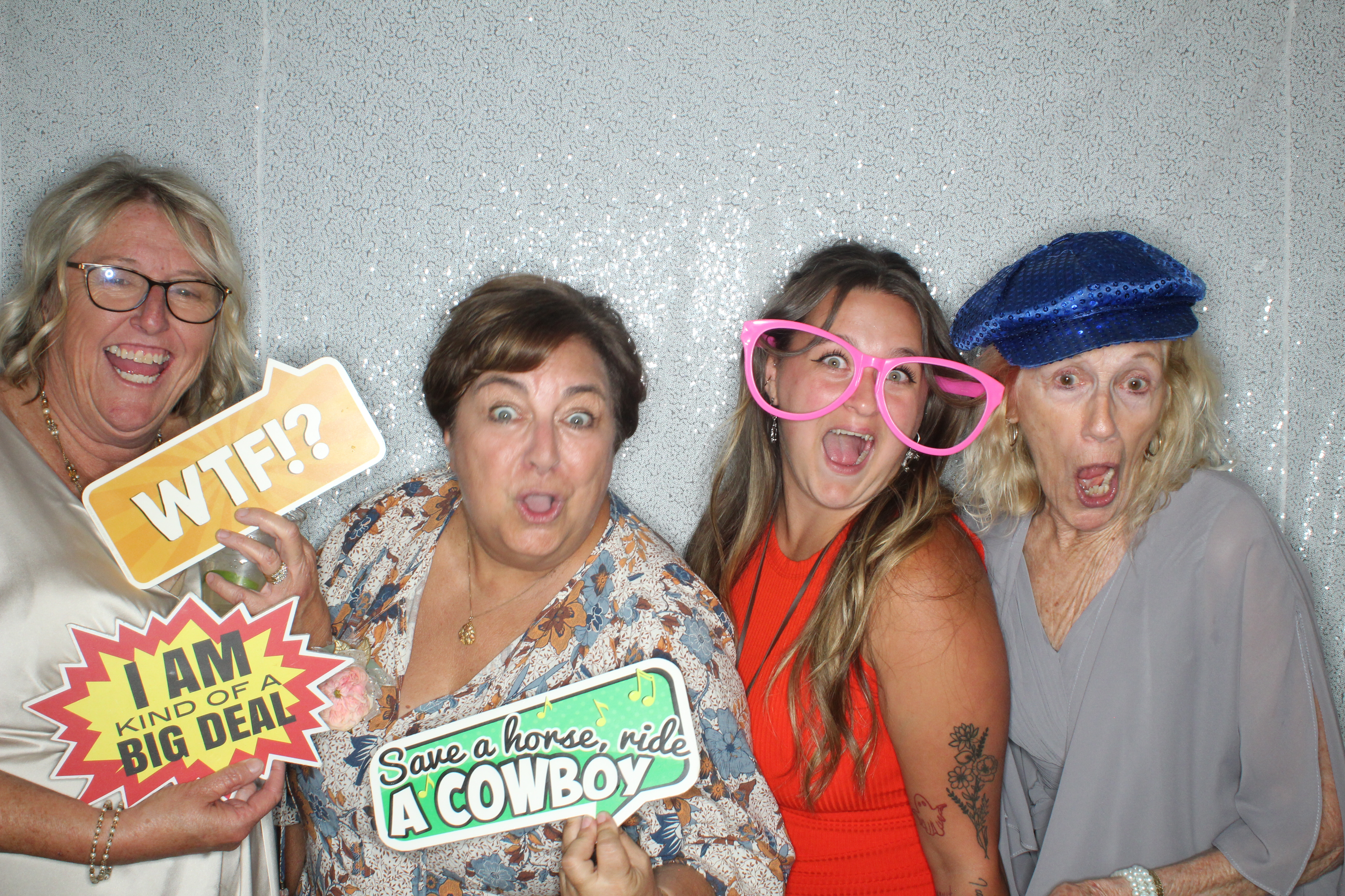 Melissa and Zack's Wedding | View more photos from the event at gallery.photoboothbillings.com/u/PhotoBoothBillings/Melissa-and-Zacks-Wedding