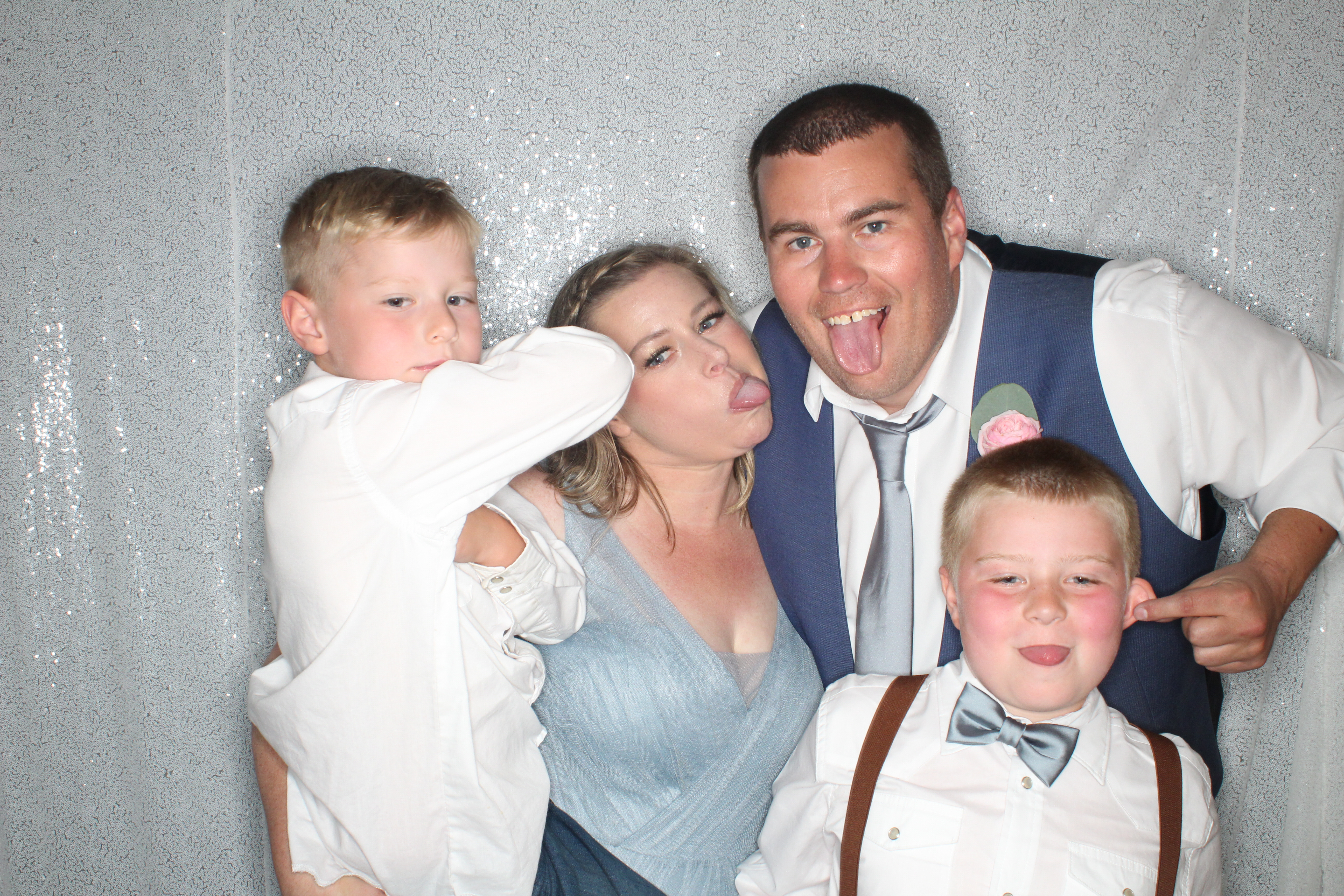 Melissa and Zack's Wedding | View more photos from the event at gallery.photoboothbillings.com/u/PhotoBoothBillings/Melissa-and-Zacks-Wedding