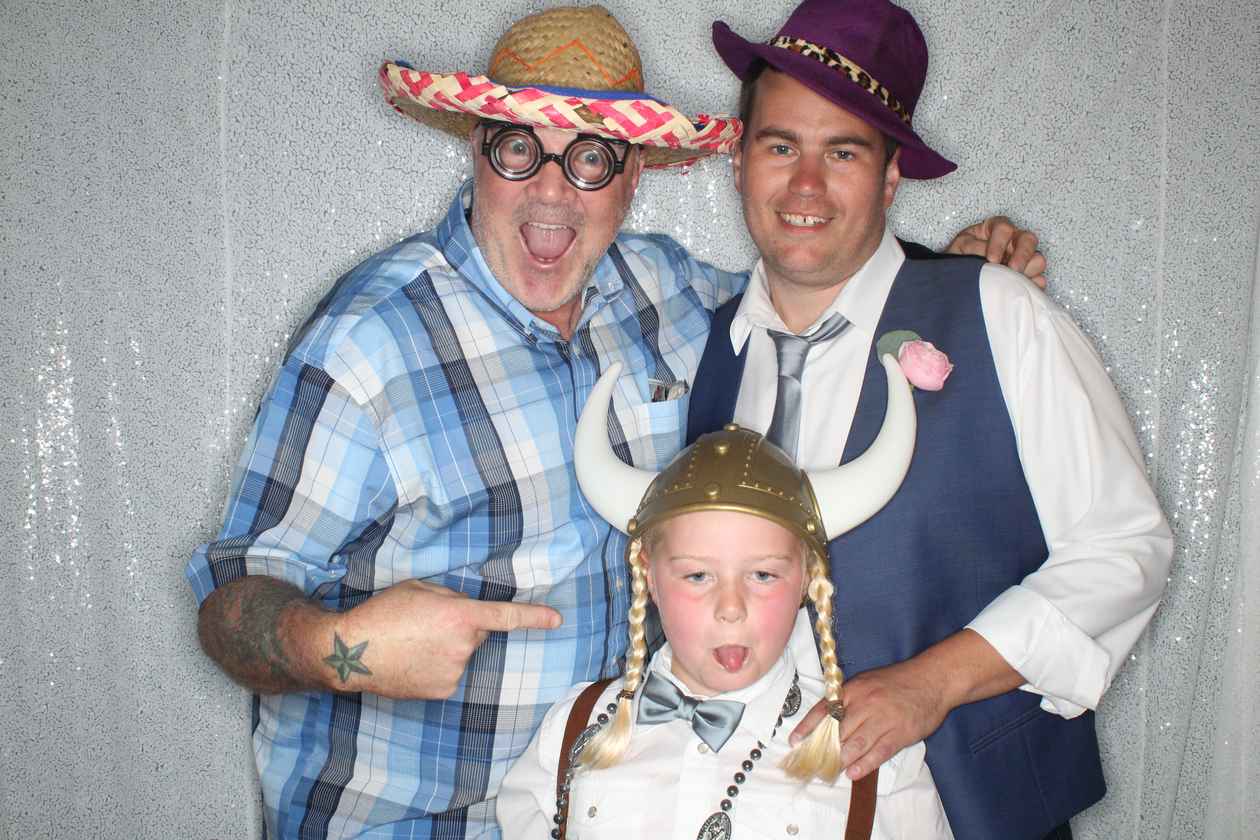 Melissa and Zack's Wedding | View more photos from the event at gallery.photoboothbillings.com/u/PhotoBoothBillings/Melissa-and-Zacks-Wedding