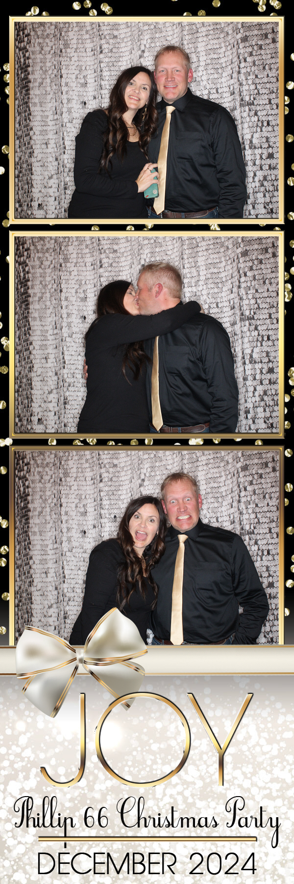 Phillips 66 Holiday Party | View more photos from the event at gallery.photoboothbillings.com/u/PhotoBoothBillings/Phillips-66-Holiday-Party