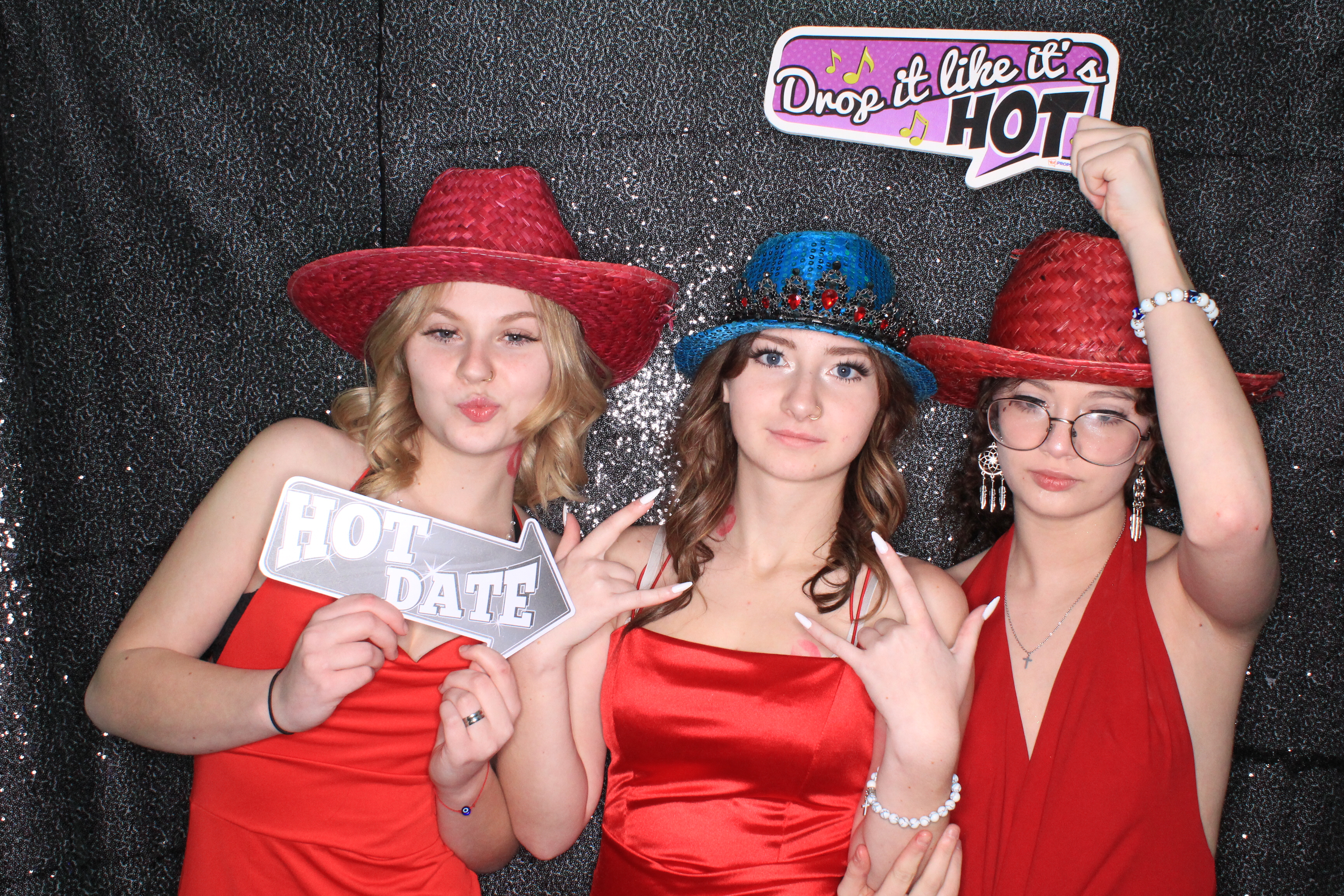 Valentine's Dance | View more photos from the event at gallery.photoboothbillings.com/u/PhotoBoothBillings/Valentines-Dance