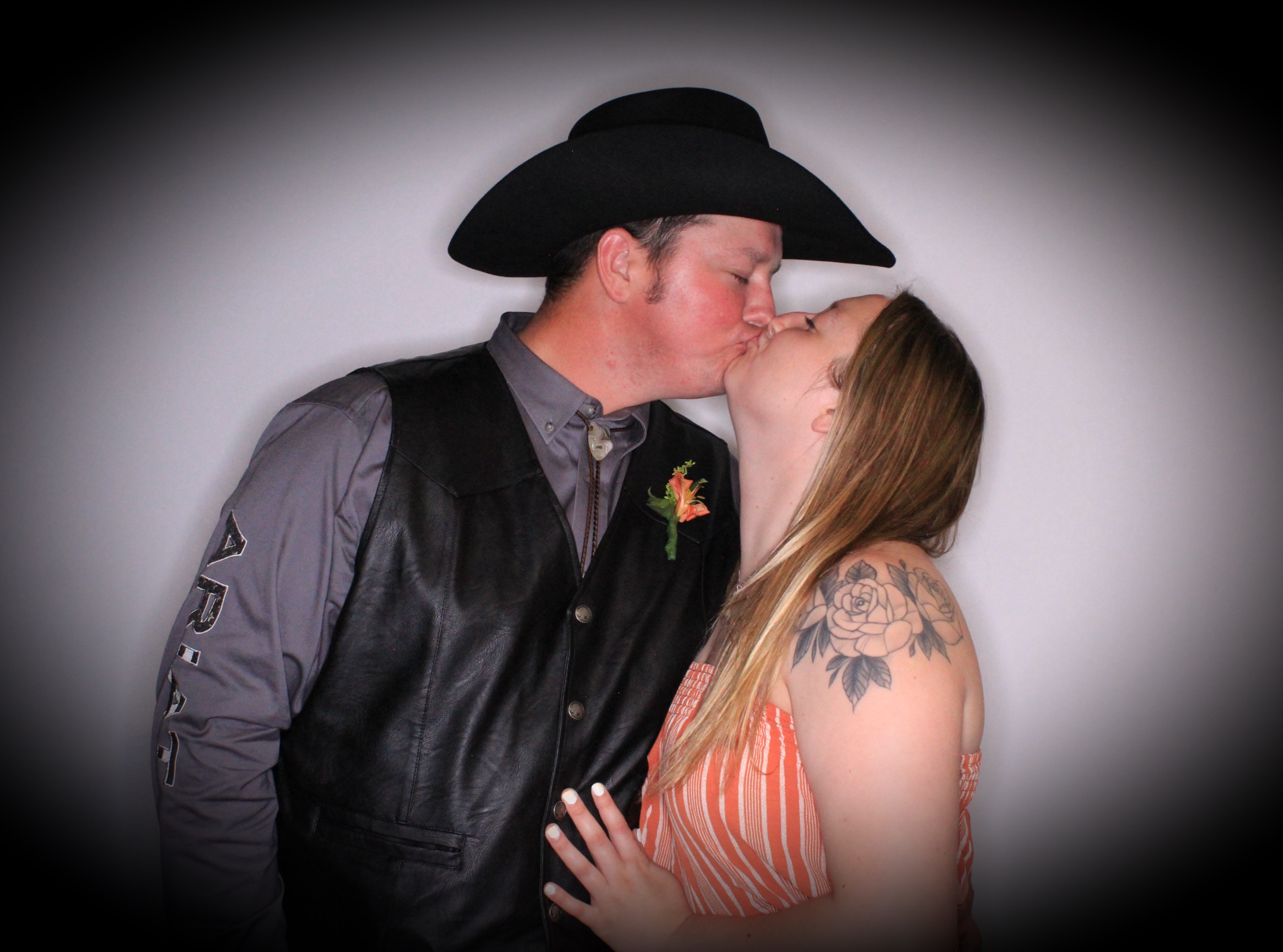 Shelby and Shay's Wedding | View more photos from the event at gallery.photoboothbillings.com/u/PhotoBoothBillings/Shelby-and-Shays-Wedding