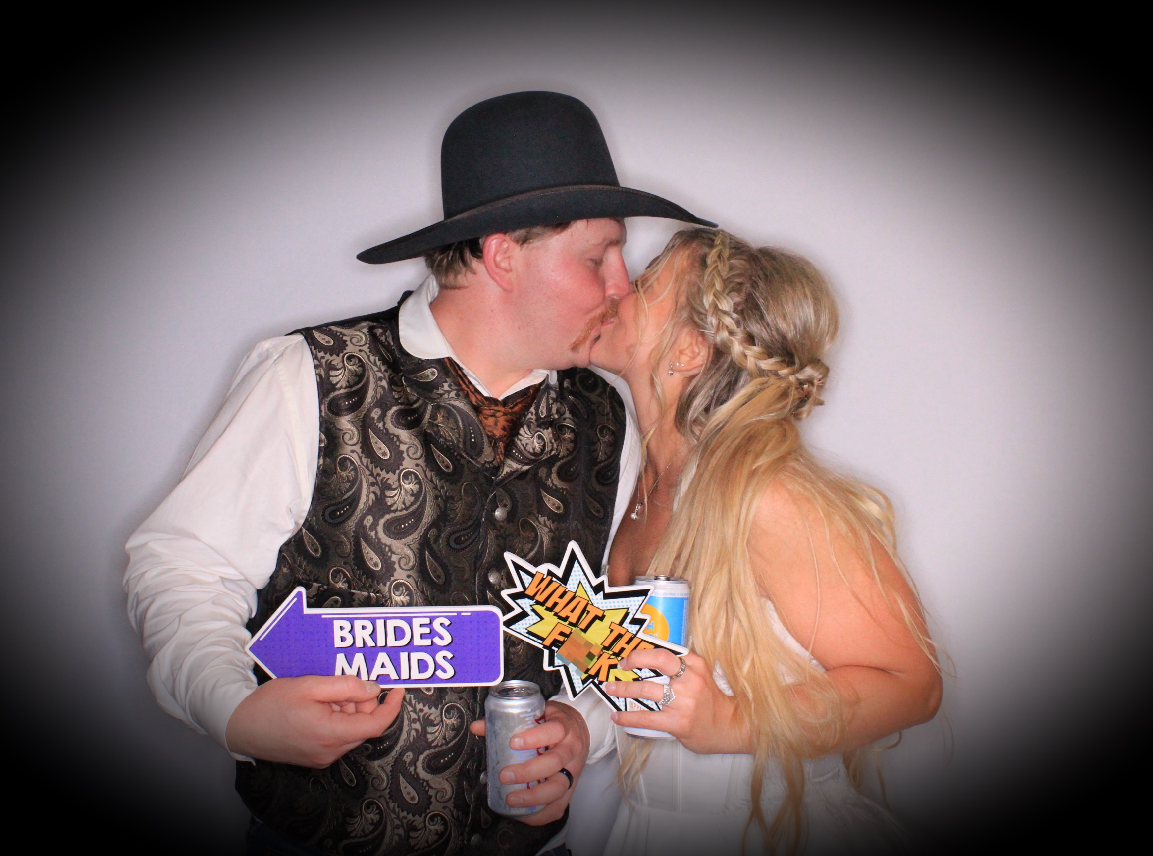 Shelby and Shay's Wedding | View more photos from the event at gallery.photoboothbillings.com/u/PhotoBoothBillings/Shelby-and-Shays-Wedding