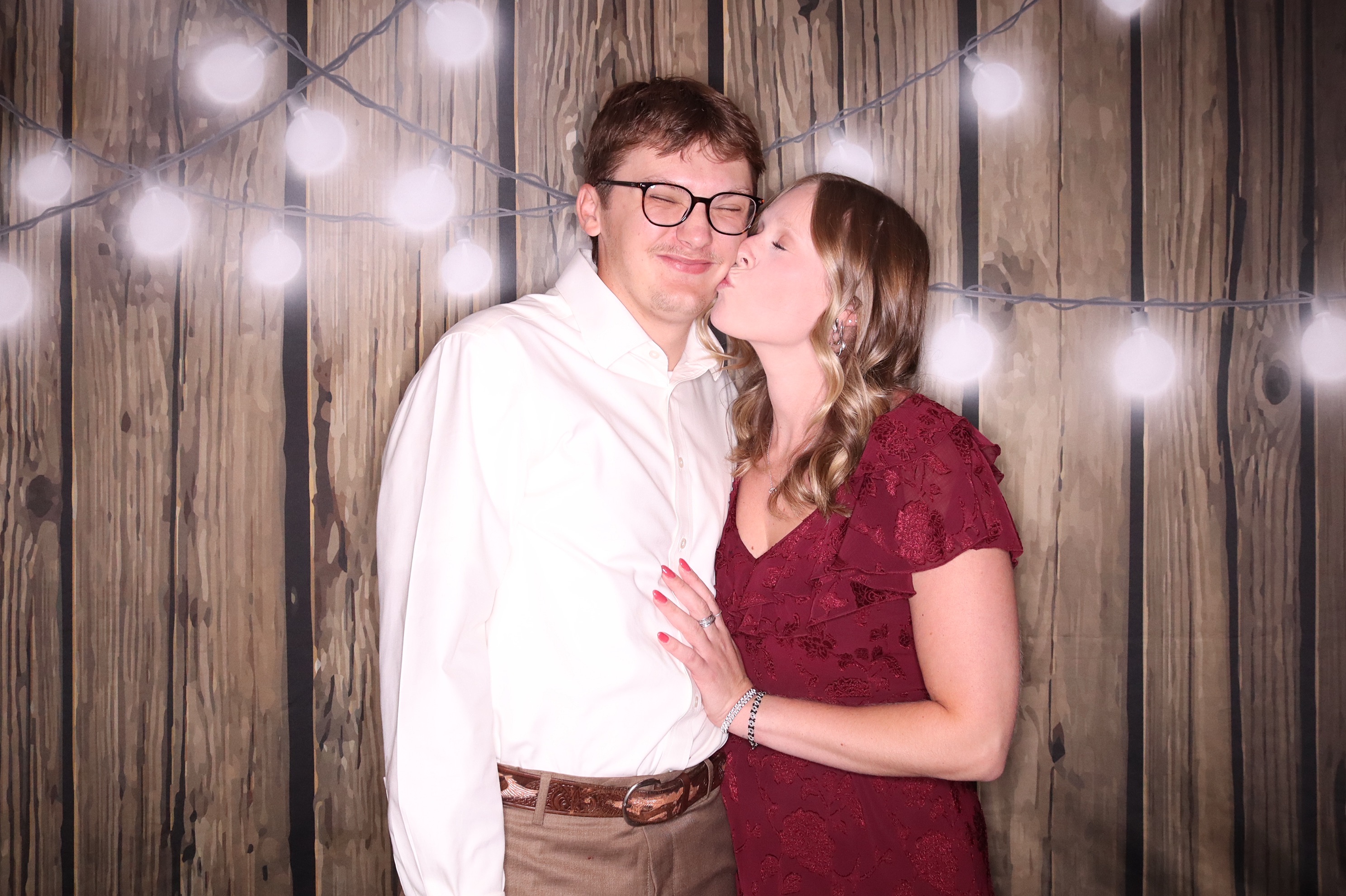 Rebecca and Adam Wedding | View more photos from the event at gallery.photoboothbillings.com/u/PhotoBoothBillings/Rebecca-and-Adam-Wedding