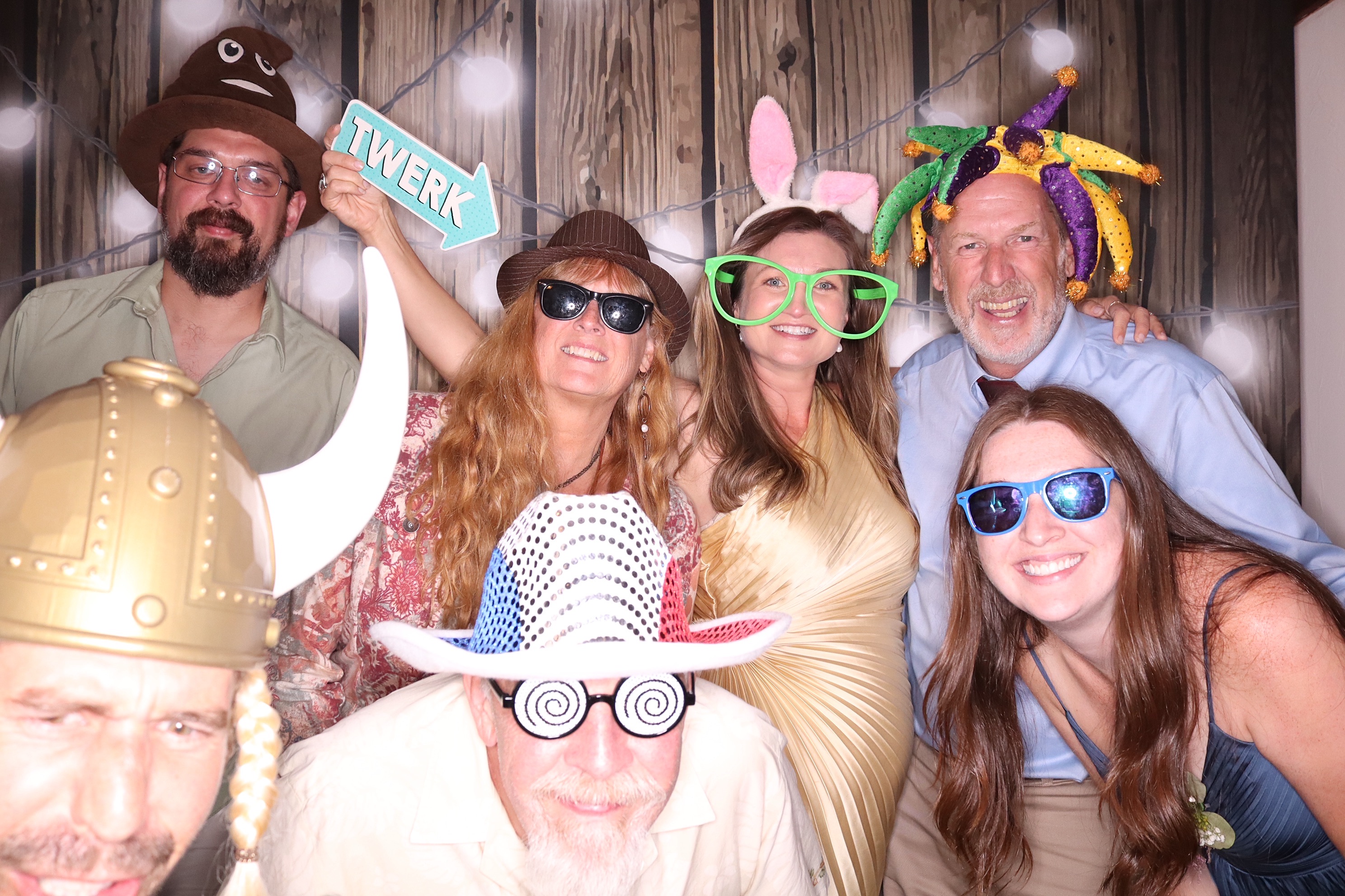 Rebecca and Adam Wedding | View more photos from the event at gallery.photoboothbillings.com/u/PhotoBoothBillings/Rebecca-and-Adam-Wedding