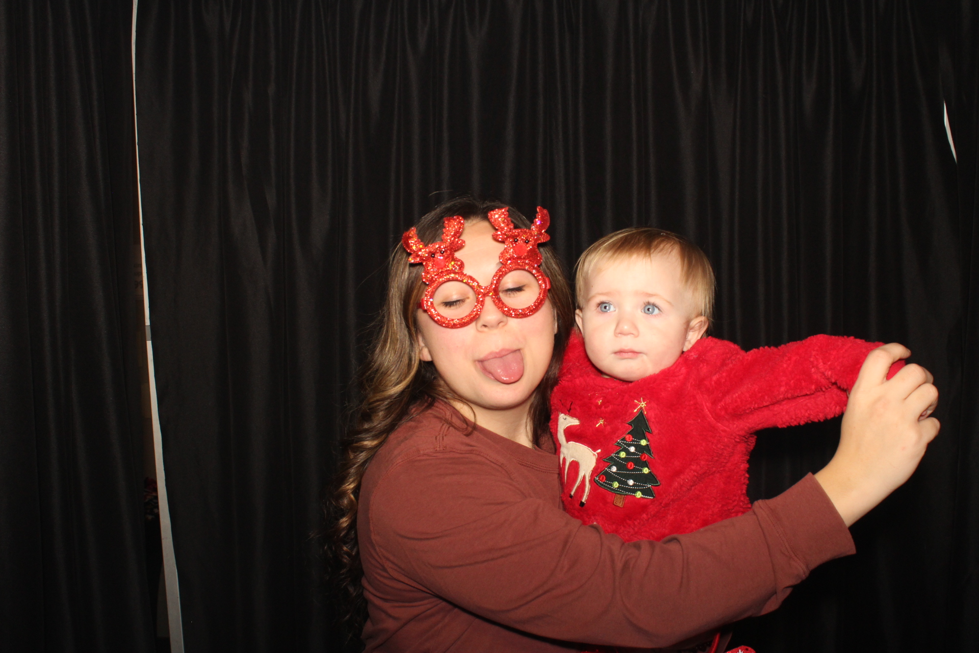 A1 Mechanical Holiday Party | View more photos from the event at gallery.photoboothcincy.com/u/PhotoBoothCincy/A1-Mechanical-Holiday-Party