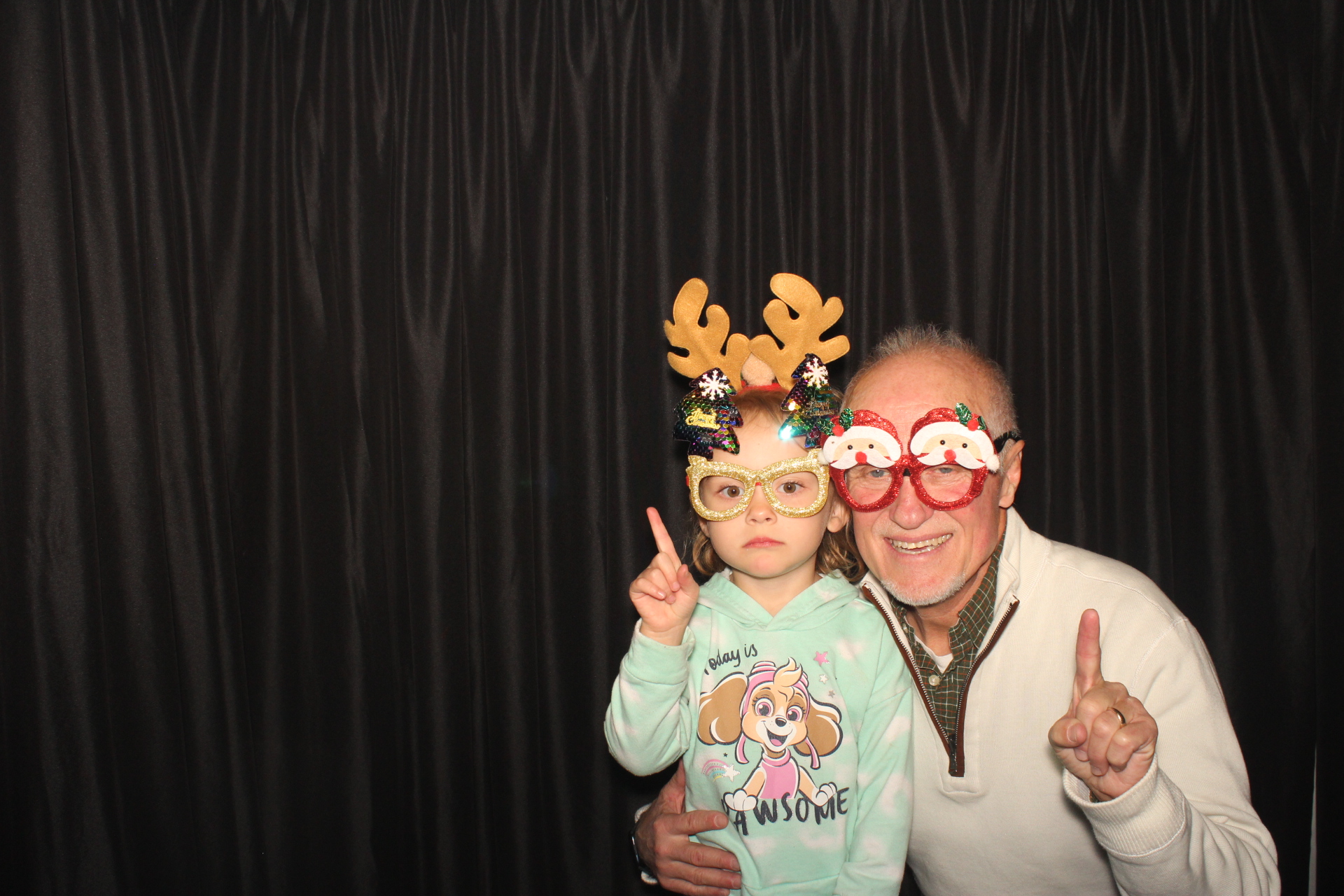 A1 Mechanical Holiday Party | View more photos from the event at gallery.photoboothcincy.com/u/PhotoBoothCincy/A1-Mechanical-Holiday-Party