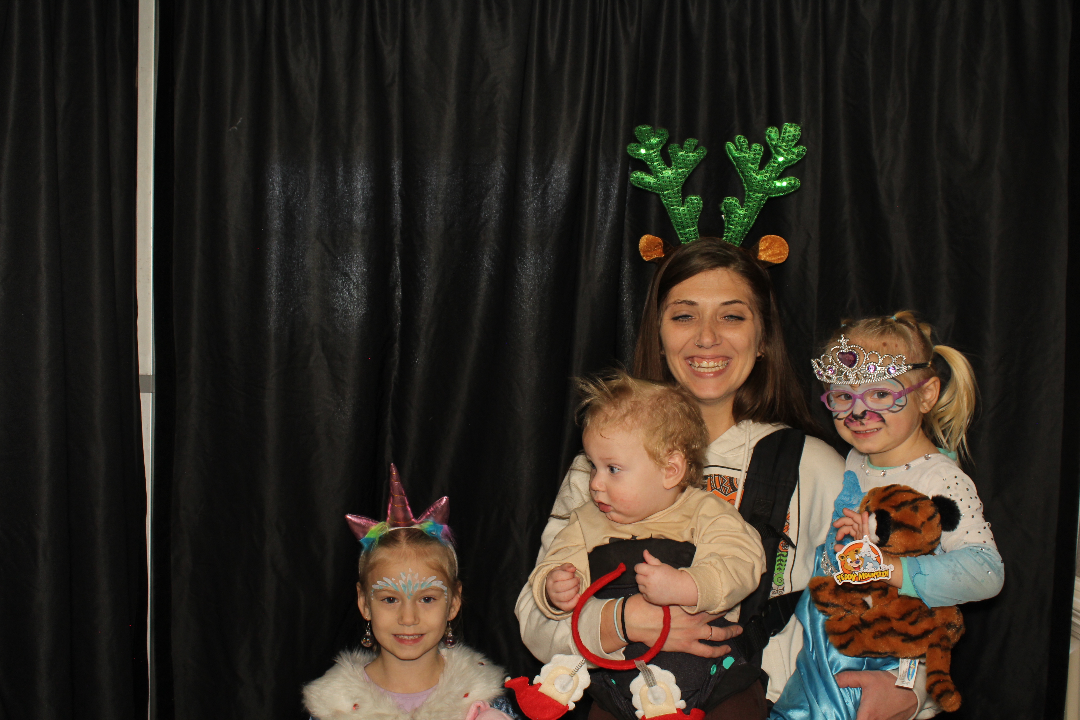 Alkermes Breakfast With Santa | View more photos from the event at gallery.photoboothcincy.com/u/PhotoBoothCincy/Alkermes-Breakfast-With-Santa