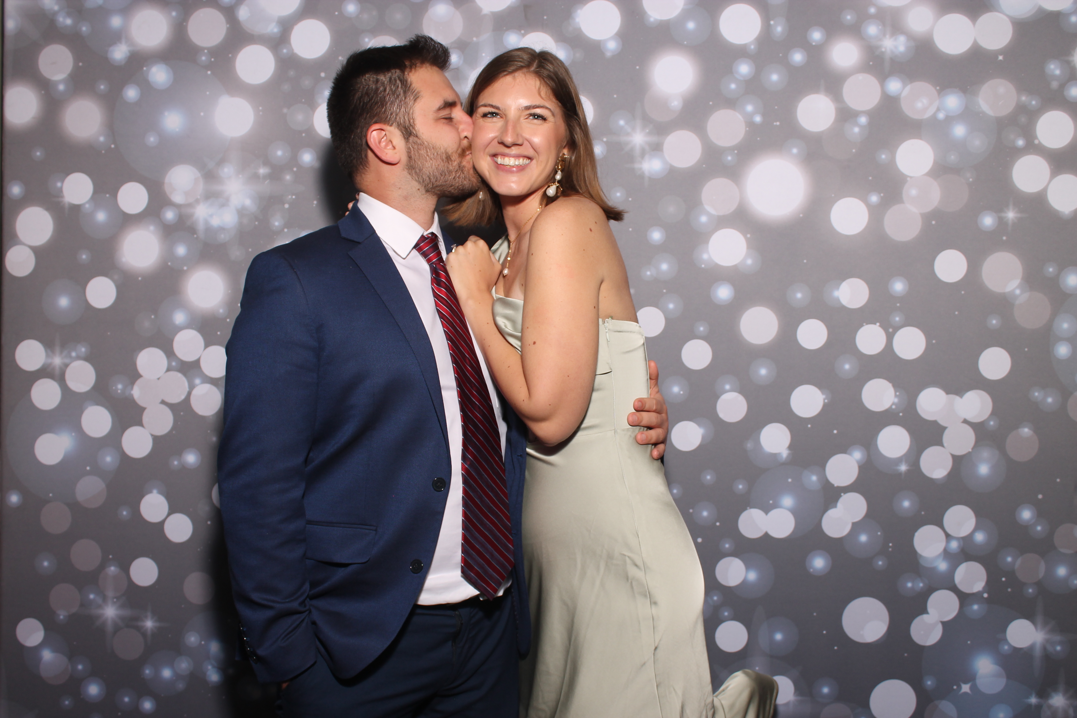 Amanda & Errol | View more photos from the event at gallery.photoboothcincy.com/u/PhotoBoothCincy/Amanda-Errol