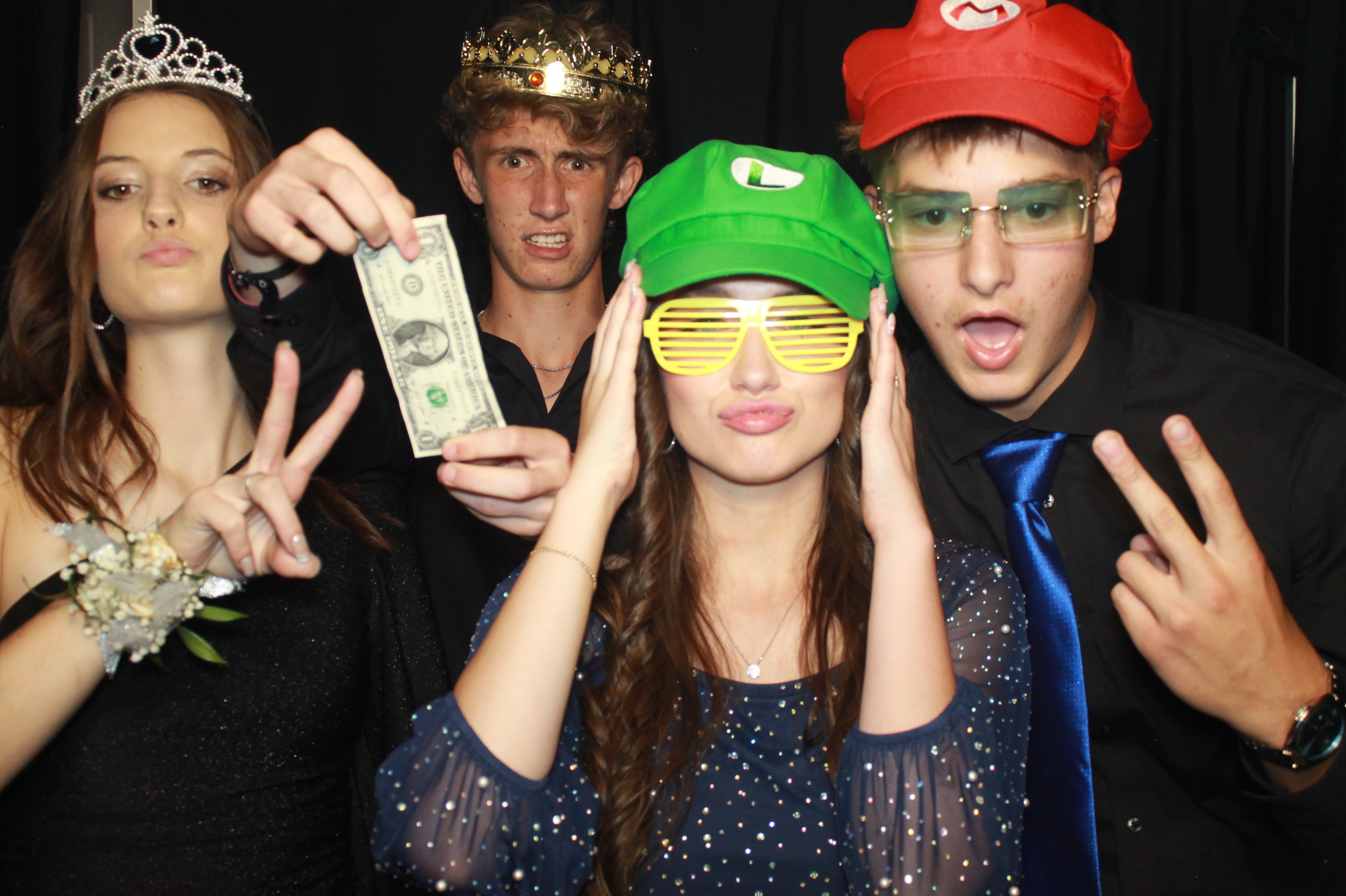 CHess Chirstian School Homecoming | View more photos from the event at gallery.photoboothcincy.com/u/PhotoBoothCincy/CHess-Chirstian-School-Homecoming