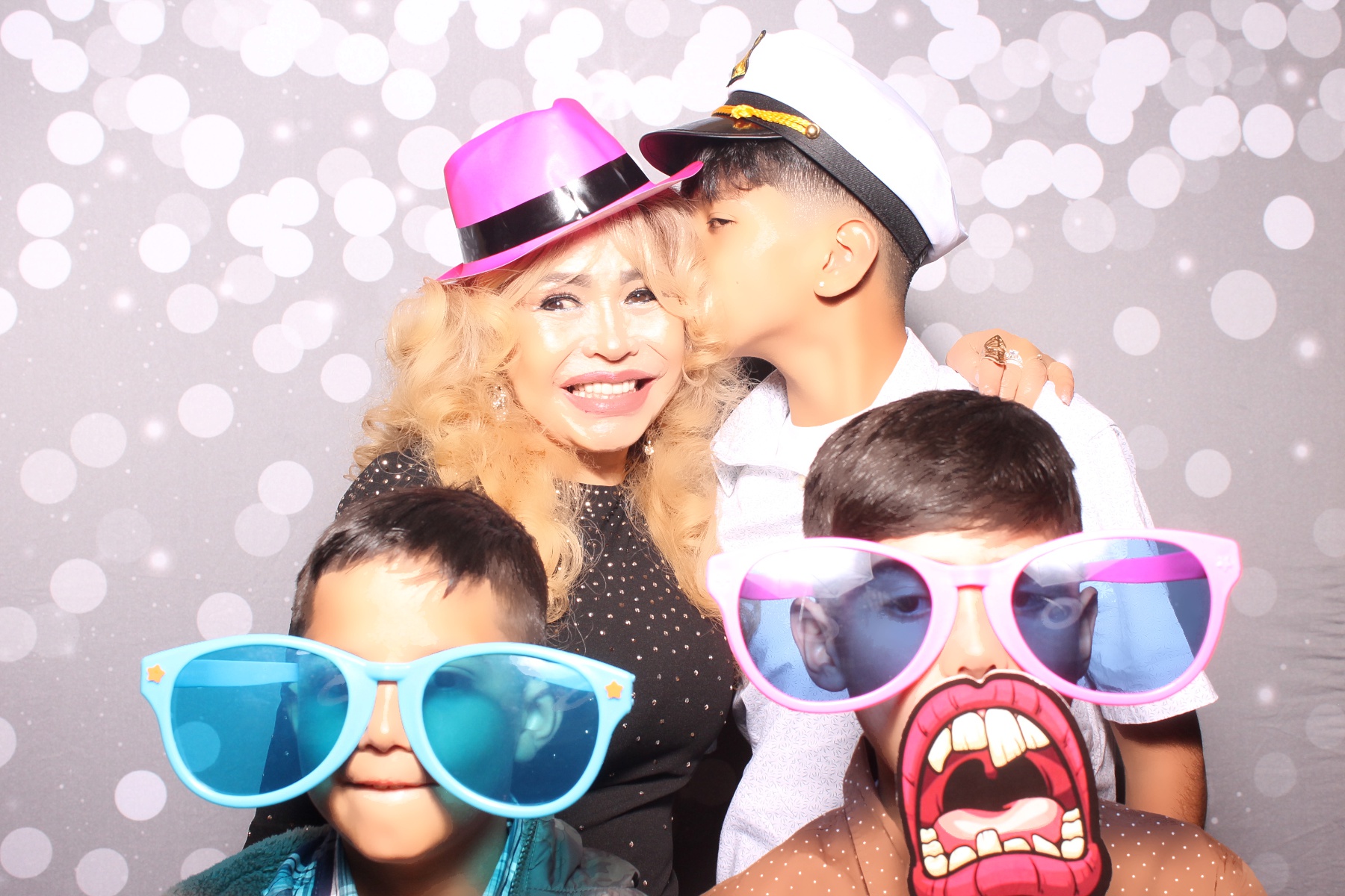 Camila's 15th Birthday | View more photos from the event at gallery.photoboothcincy.com/u/PhotoBoothCincy/Camilas-15th-Birthday