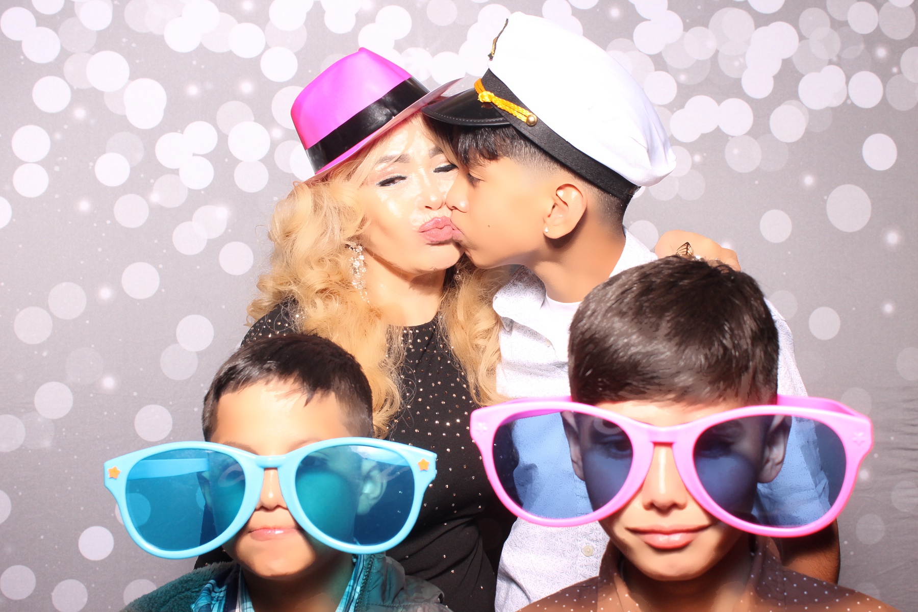 Camila's 15th Birthday | View more photos from the event at gallery.photoboothcincy.com/u/PhotoBoothCincy/Camilas-15th-Birthday