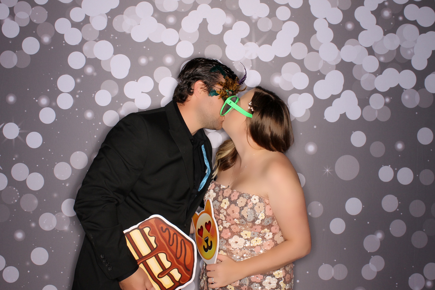Christina & Riley | View more photos from the event at gallery.photoboothcincy.com/u/PhotoBoothCincy/Christina-Riley