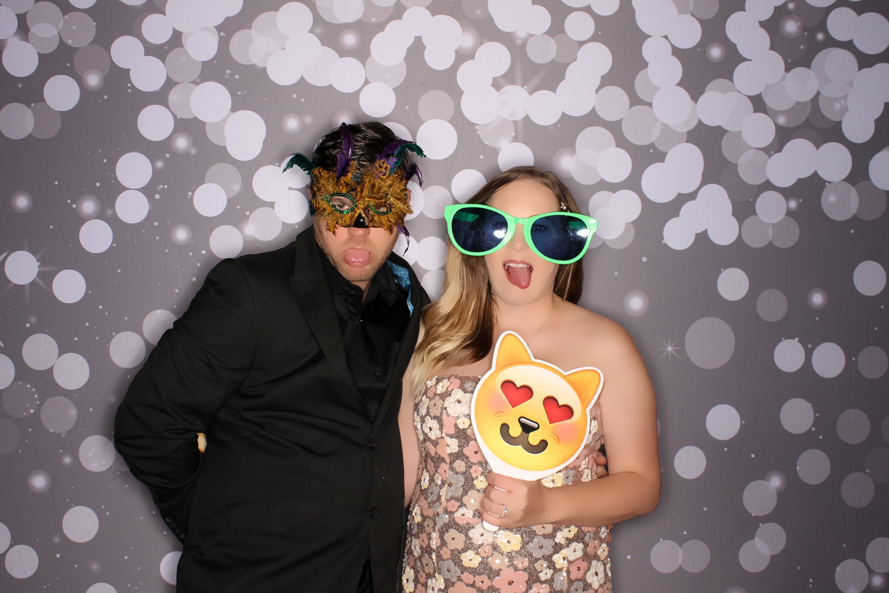 Christina & Riley | View more photos from the event at gallery.photoboothcincy.com/u/PhotoBoothCincy/Christina-Riley