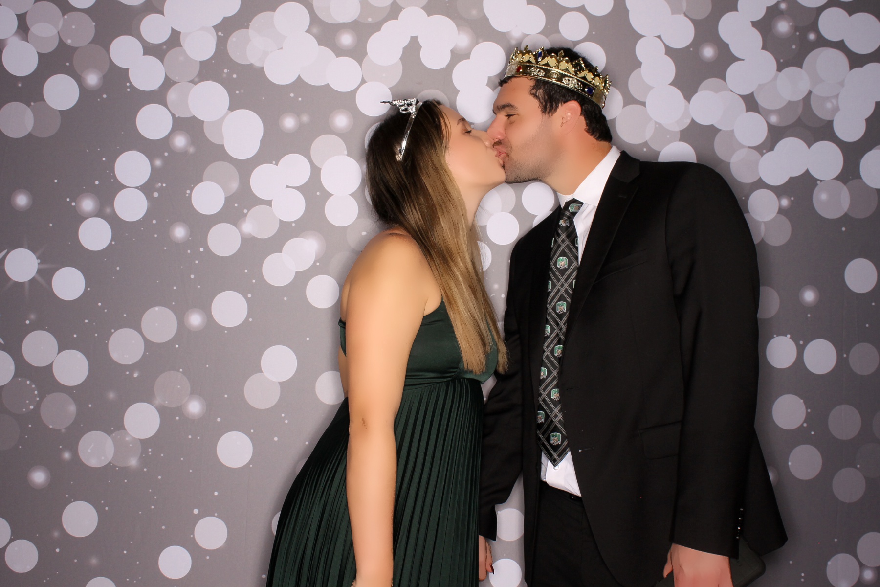 Christina & Riley | View more photos from the event at gallery.photoboothcincy.com/u/PhotoBoothCincy/Christina-Riley
