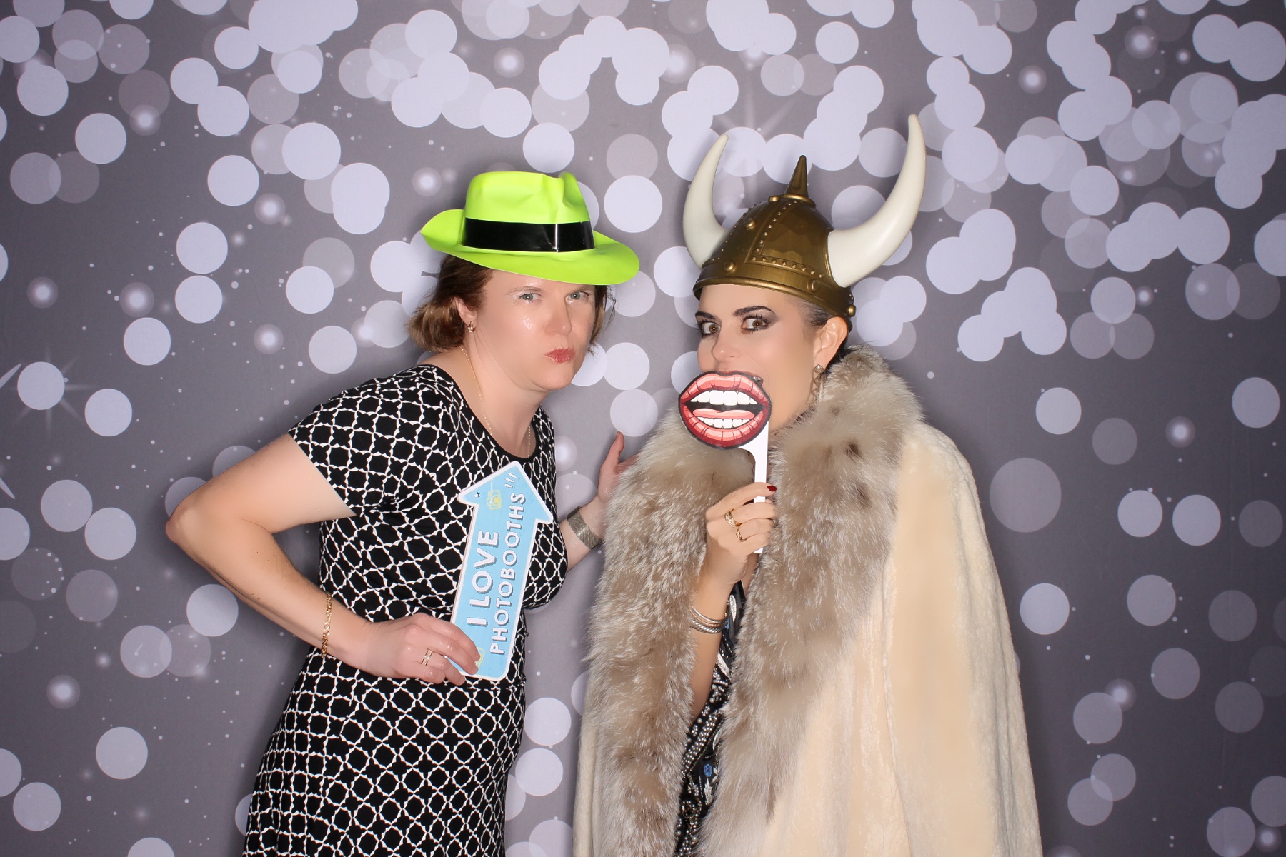 Christina & Riley | View more photos from the event at gallery.photoboothcincy.com/u/PhotoBoothCincy/Christina-Riley