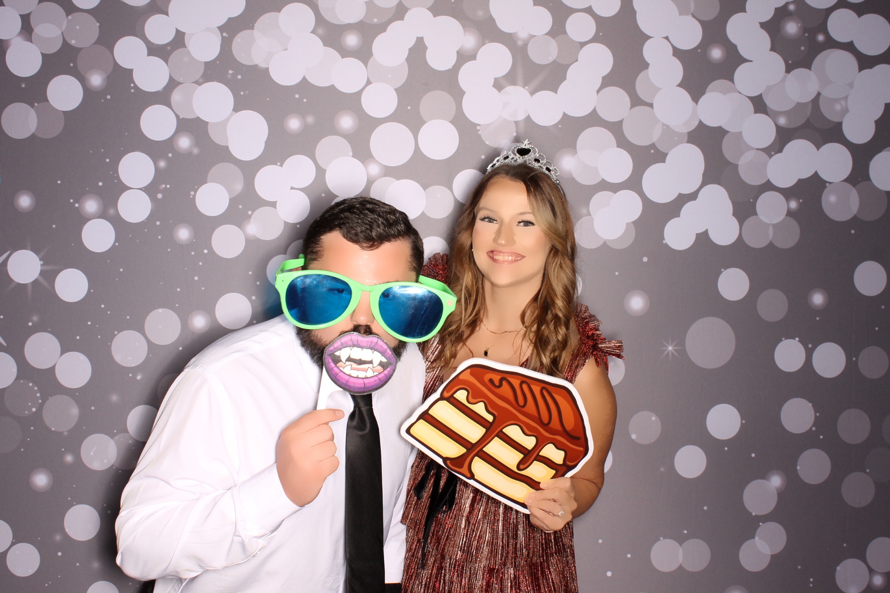 Christina & Riley | View more photos from the event at gallery.photoboothcincy.com/u/PhotoBoothCincy/Christina-Riley