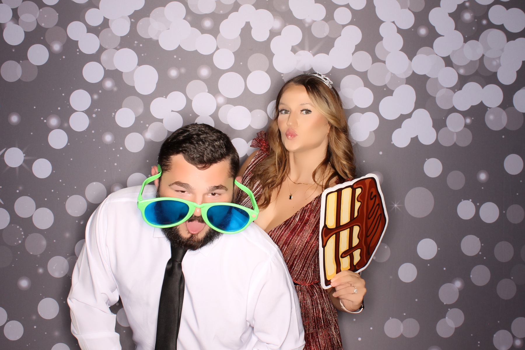 Christina & Riley | View more photos from the event at gallery.photoboothcincy.com/u/PhotoBoothCincy/Christina-Riley