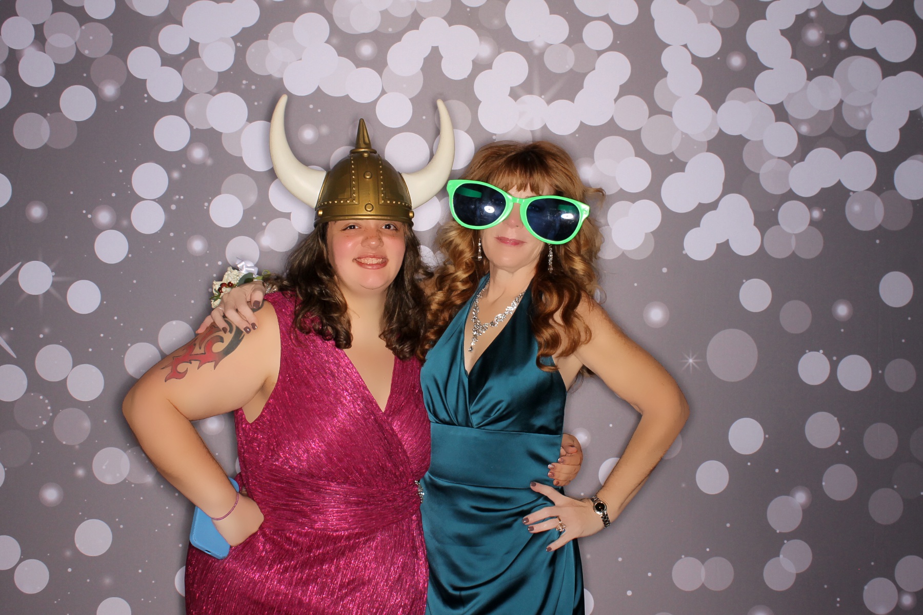 Christina & Riley | View more photos from the event at gallery.photoboothcincy.com/u/PhotoBoothCincy/Christina-Riley